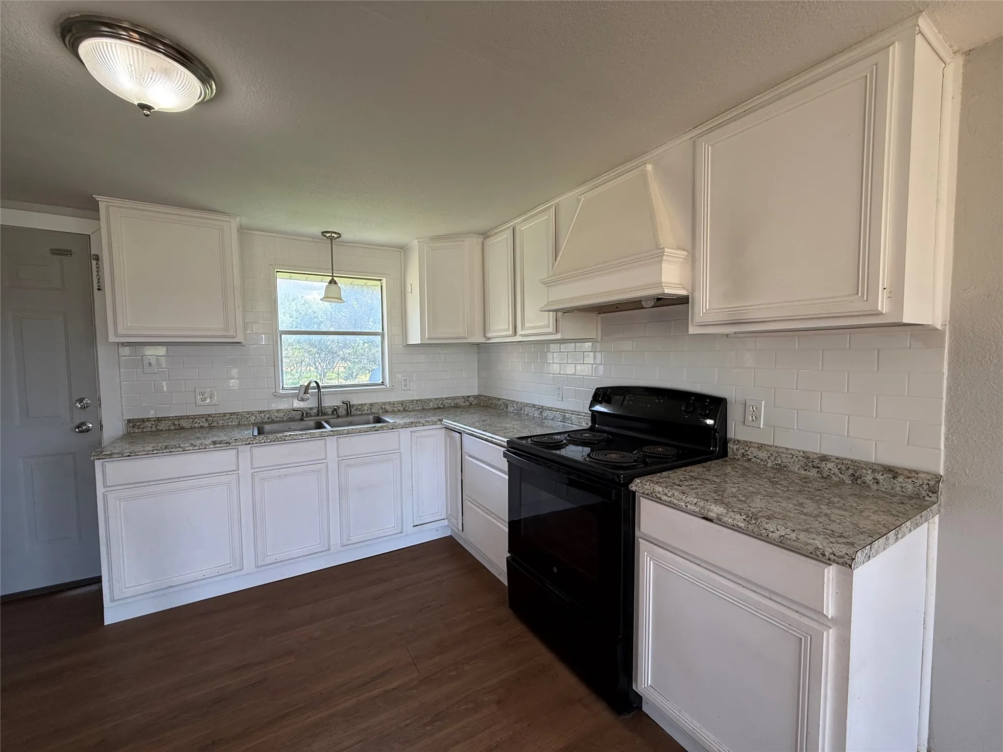 Single Family Residence For Sale in Palo Pinto County , 902 Grimes Road, Mineral Wells, Texas 76067, 3 Bedroom, 1 Bathroom, Garage spaces, 912 Sqft, built in 1970, mls#21331375, Real Estate Agent in Mineral Wells, Homes For Sale in Palo Pinto county, Homes For Sale in Mineral Wells, Realtor in Mineral Wells Texas, Real Estate Brokerage Independent Realty Texas, Luminita Cordes Realtor