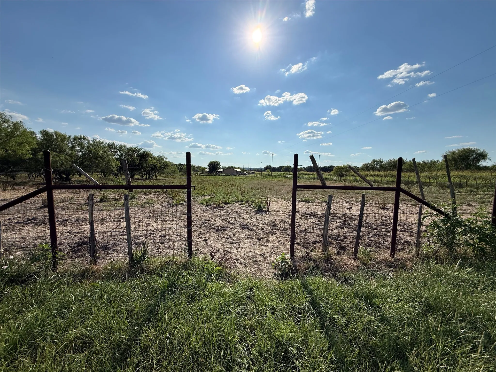Single Family Residence For Sale in Palo Pinto County , 902 Grimes Road, Mineral Wells, Texas 76067, 3 Bedroom, 1 Bathroom, Garage spaces, 912 Sqft, built in 1970, mls#21331375, Real Estate Agent in Mineral Wells, Homes For Sale in Palo Pinto county, Homes For Sale in Mineral Wells, Realtor in Mineral Wells Texas, Real Estate Brokerage Independent Realty Texas, Luminita Cordes Realtor