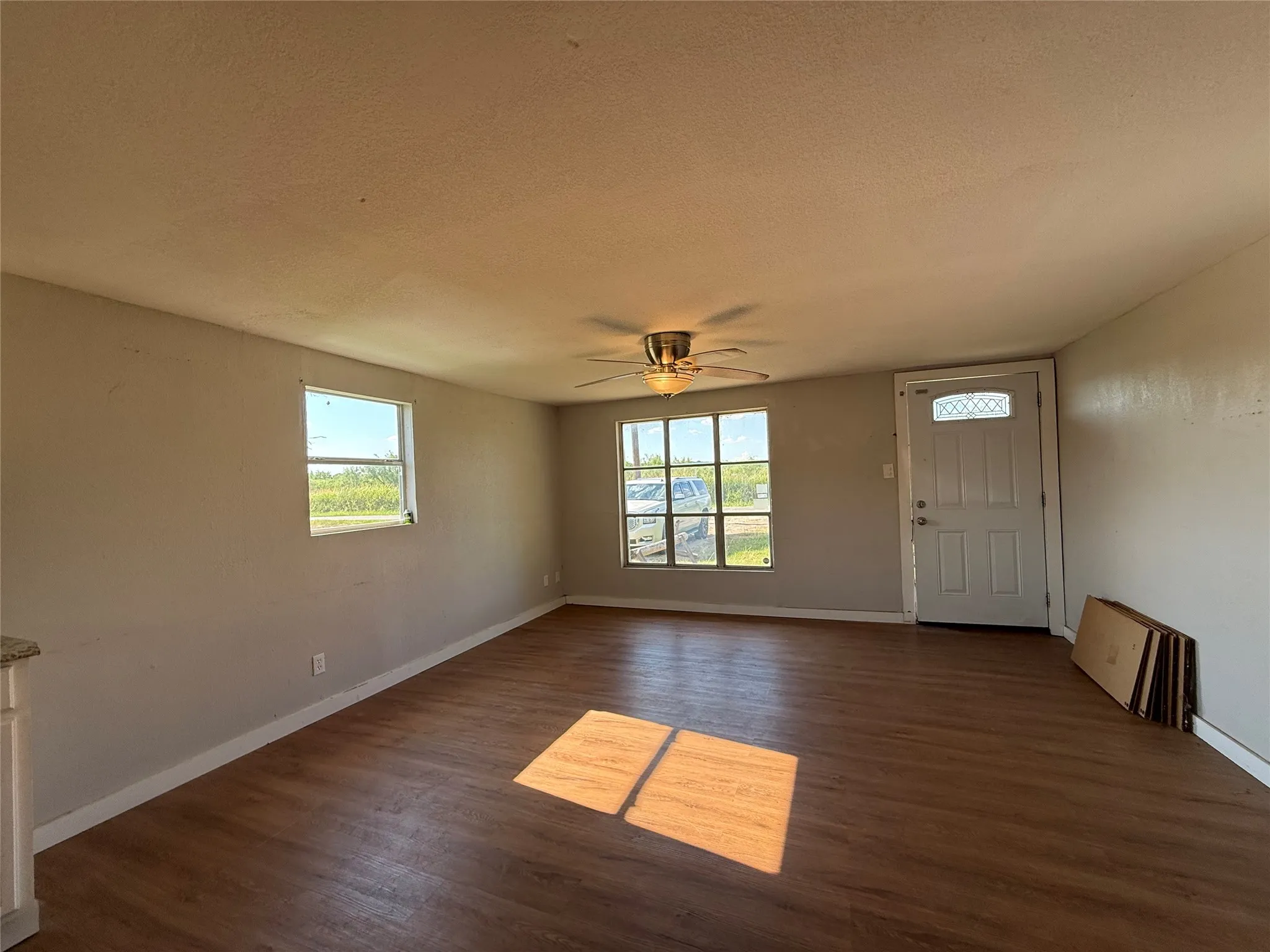 Single Family Residence For Sale in Palo Pinto County , 902 Grimes Road, Mineral Wells, Texas 76067, 3 Bedroom, 1 Bathroom, Garage spaces, 912 Sqft, built in 1970, mls#21331375, Real Estate Agent in Mineral Wells, Homes For Sale in Palo Pinto county, Homes For Sale in Mineral Wells, Realtor in Mineral Wells Texas, Real Estate Brokerage Independent Realty Texas, Luminita Cordes Realtor