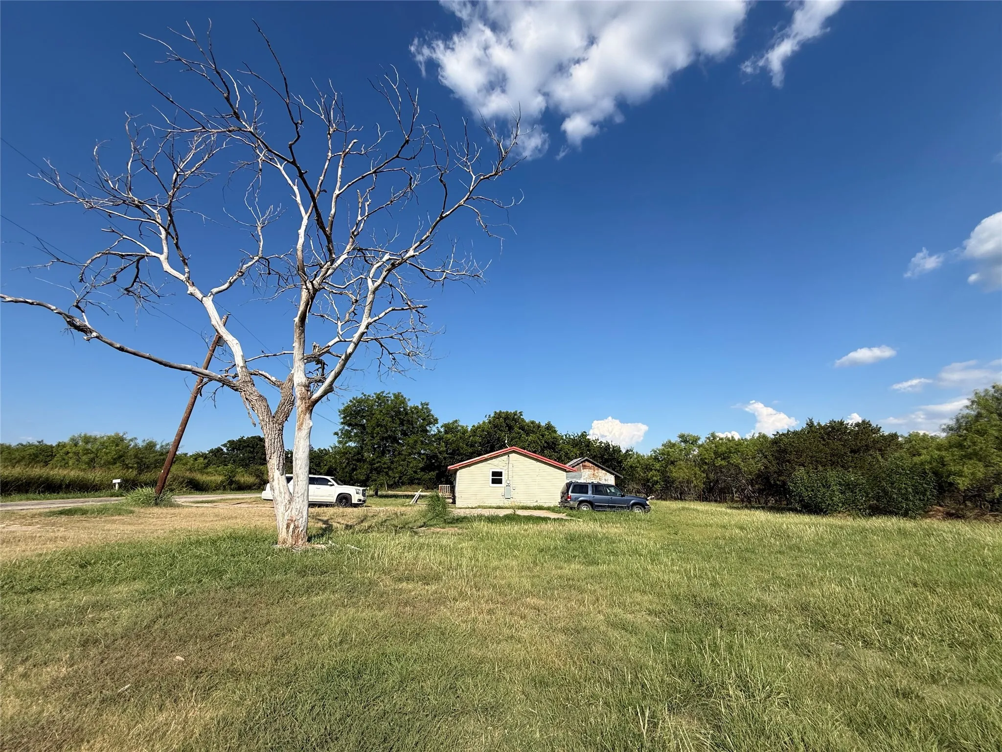 Single Family Residence For Sale in Palo Pinto County , 902 Grimes Road, Mineral Wells, Texas 76067, 3 Bedroom, 1 Bathroom, Garage spaces, 912 Sqft, built in 1970, mls#21331375, Real Estate Agent in Mineral Wells, Homes For Sale in Palo Pinto county, Homes For Sale in Mineral Wells, Realtor in Mineral Wells Texas, Real Estate Brokerage Independent Realty Texas, Luminita Cordes Realtor