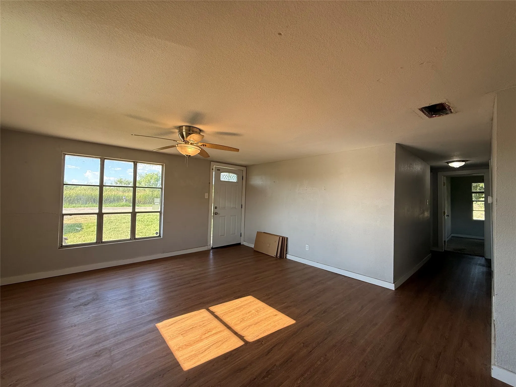 Single Family Residence For Sale in Palo Pinto County , 902 Grimes Road, Mineral Wells, Texas 76067, 3 Bedroom, 1 Bathroom, Garage spaces, 912 Sqft, built in 1970, mls#21331375, Real Estate Agent in Mineral Wells, Homes For Sale in Palo Pinto county, Homes For Sale in Mineral Wells, Realtor in Mineral Wells Texas, Real Estate Brokerage Independent Realty Texas, Luminita Cordes Realtor
