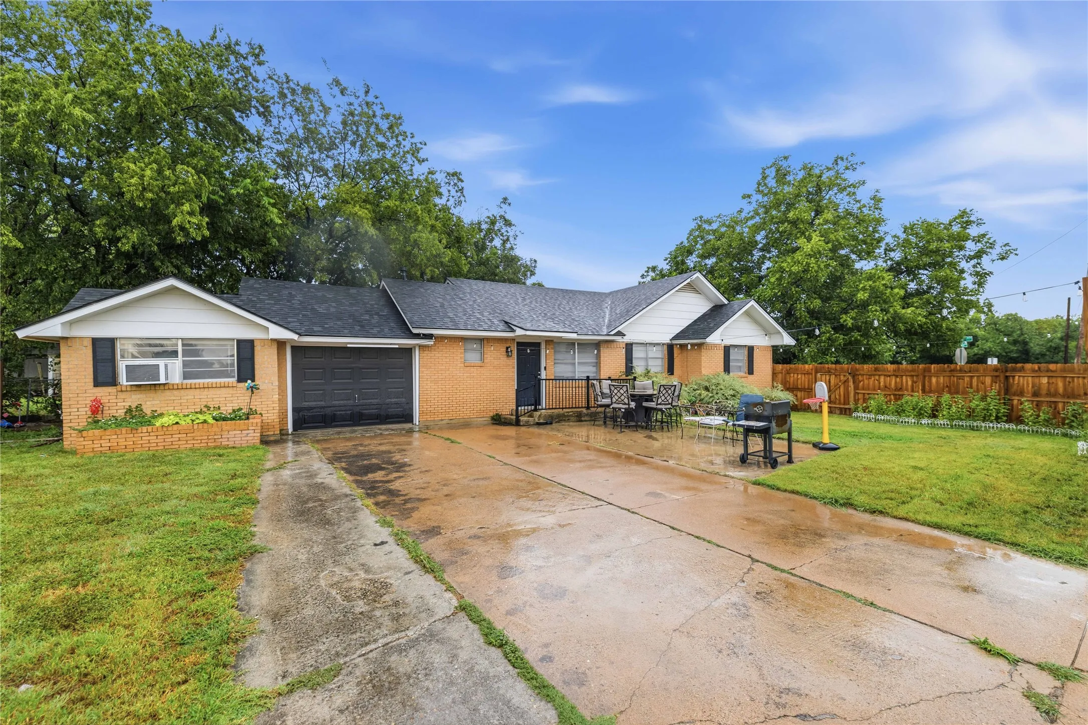 Single Family Residence For Sale in Brown County , 2621 Vine Street, Brownwood, Texas 76801, 4 Bedroom, 2 Bathroom, 1 Garage spaces, 1,450 Sqft, built in 0, mls#21331242, Real Estate Agent in Brownwood, Homes For Sale in Brown county, Homes For Sale in Brownwood, Realtor in Brownwood Texas, Real Estate Brokerage Independent Realty Texas, Luminita Cordes Realtor