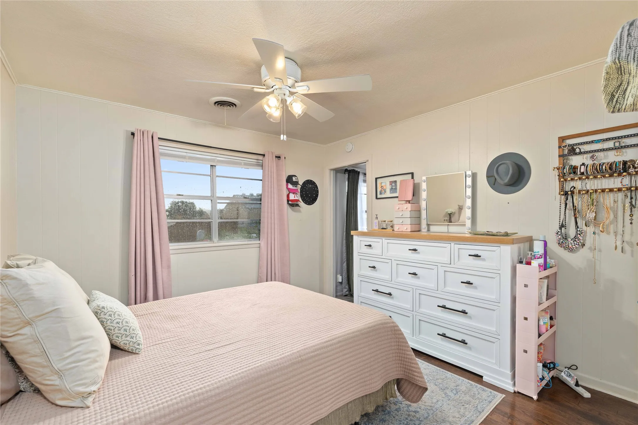 Bedroom #!