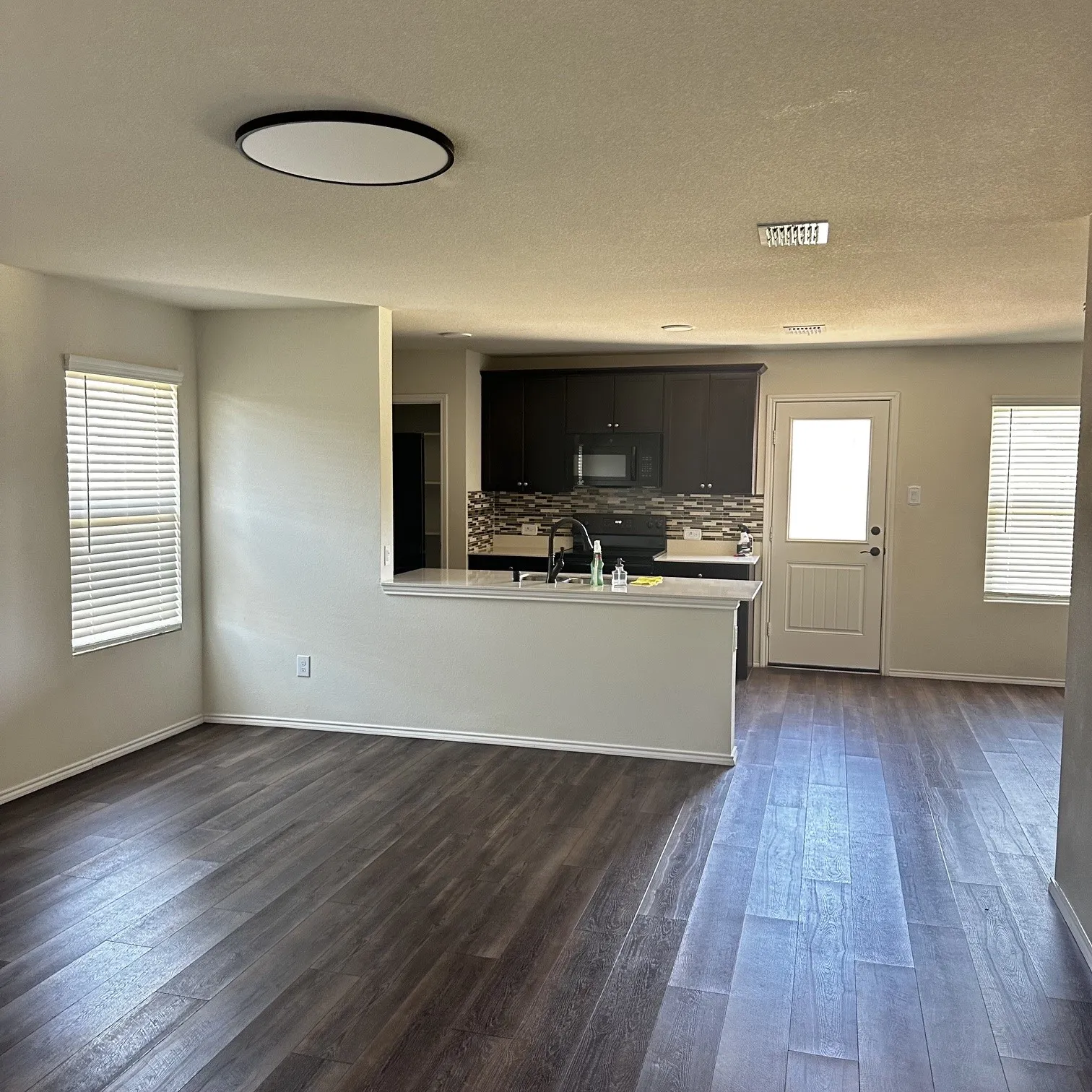 Single Family Residence For Sale in Dallas County , 1017 Skyline Drive, Hutchins, Texas 75141, 3 Bedroom, 2 Bathroom, 2 Garage spaces, 1,325 Sqft, built in 2019, mls#21331399, Real Estate Agent in Hutchins, Homes For Sale in Dallas county, Homes For Sale in Hutchins, Realtor in Hutchins Texas, Real Estate Brokerage Independent Realty Texas, Luminita Cordes Realtor
