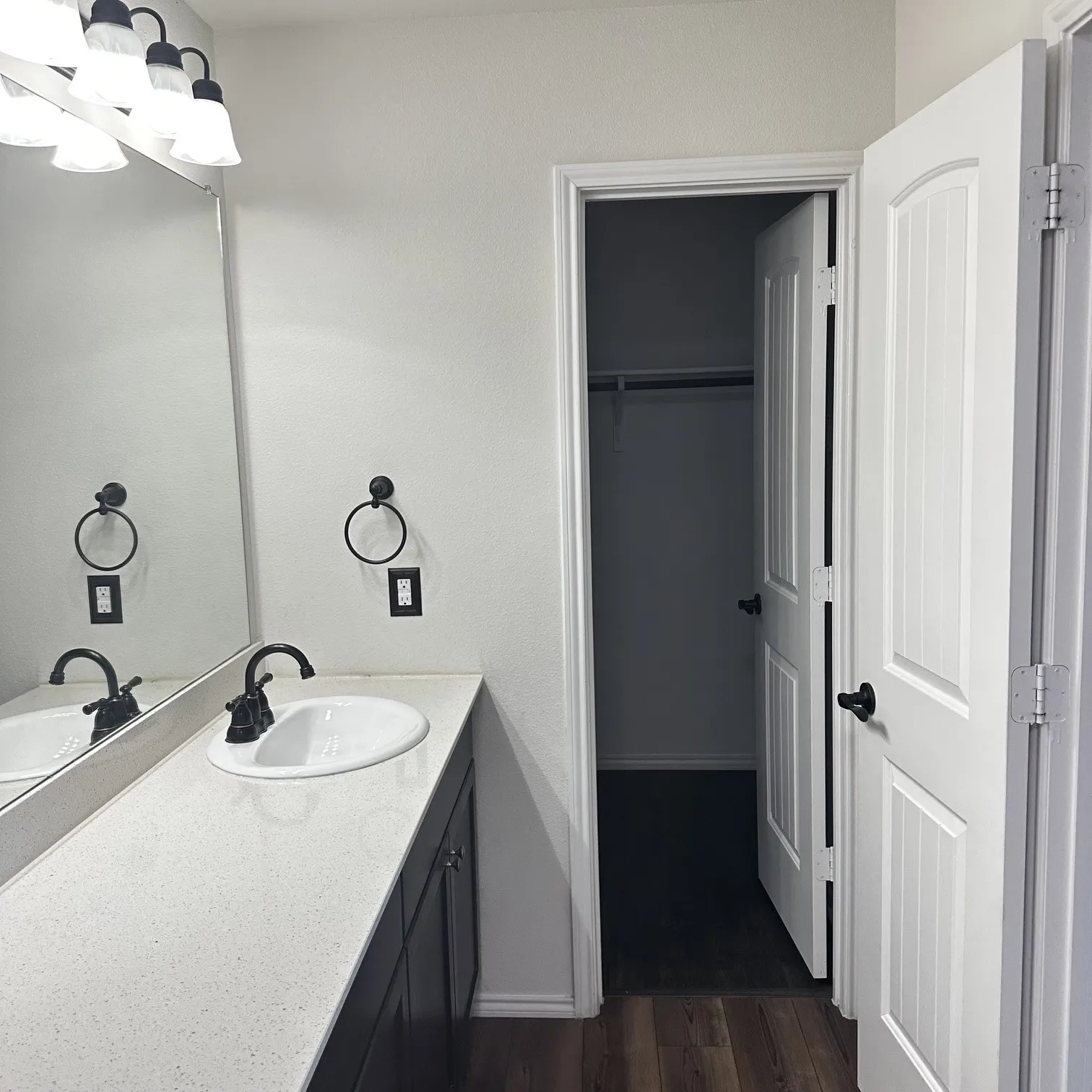 Single Family Residence For Sale in Dallas County , 1017 Skyline Drive, Hutchins, Texas 75141, 3 Bedroom, 2 Bathroom, 2 Garage spaces, 1,325 Sqft, built in 2019, mls#21331399, Real Estate Agent in Hutchins, Homes For Sale in Dallas county, Homes For Sale in Hutchins, Realtor in Hutchins Texas, Real Estate Brokerage Independent Realty Texas, Luminita Cordes Realtor