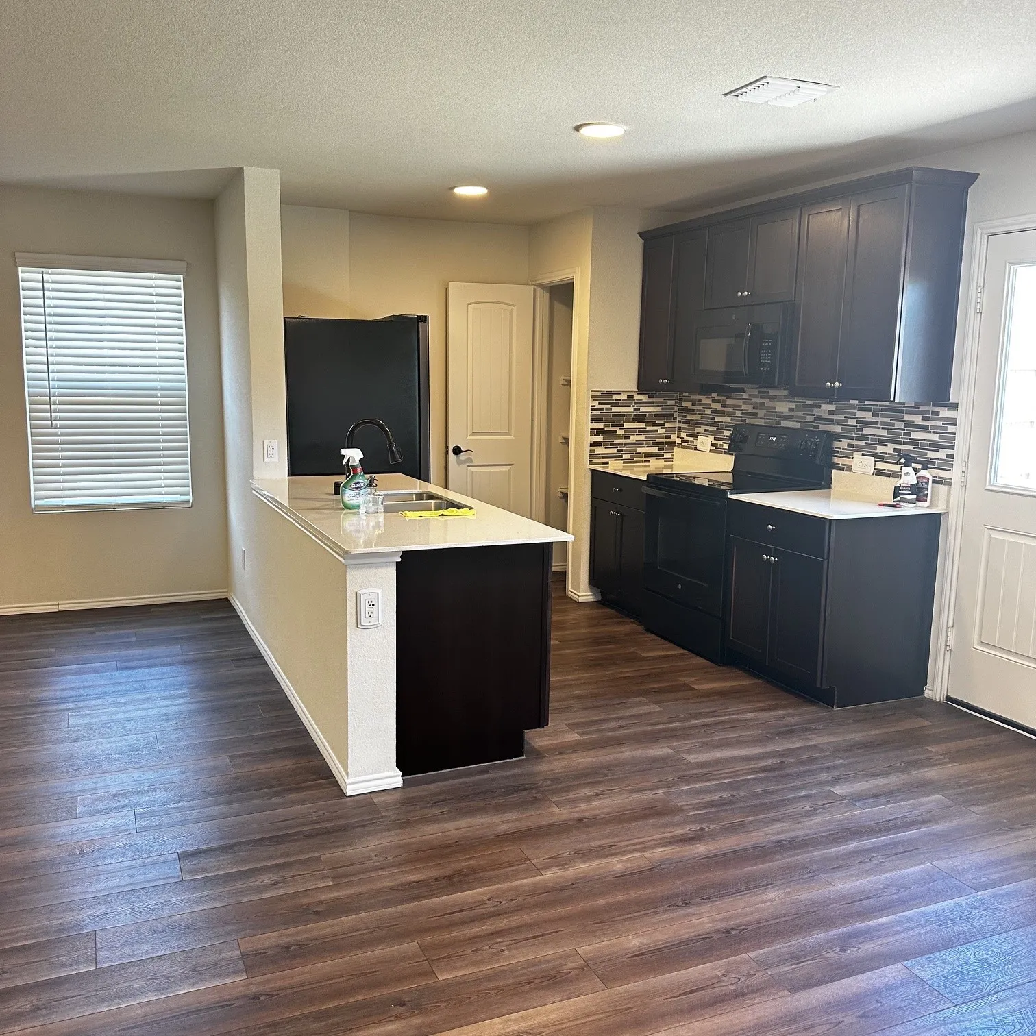 Single Family Residence For Sale in Dallas County , 1017 Skyline Drive, Hutchins, Texas 75141, 3 Bedroom, 2 Bathroom, 2 Garage spaces, 1,325 Sqft, built in 2019, mls#21331399, Real Estate Agent in Hutchins, Homes For Sale in Dallas county, Homes For Sale in Hutchins, Realtor in Hutchins Texas, Real Estate Brokerage Independent Realty Texas, Luminita Cordes Realtor