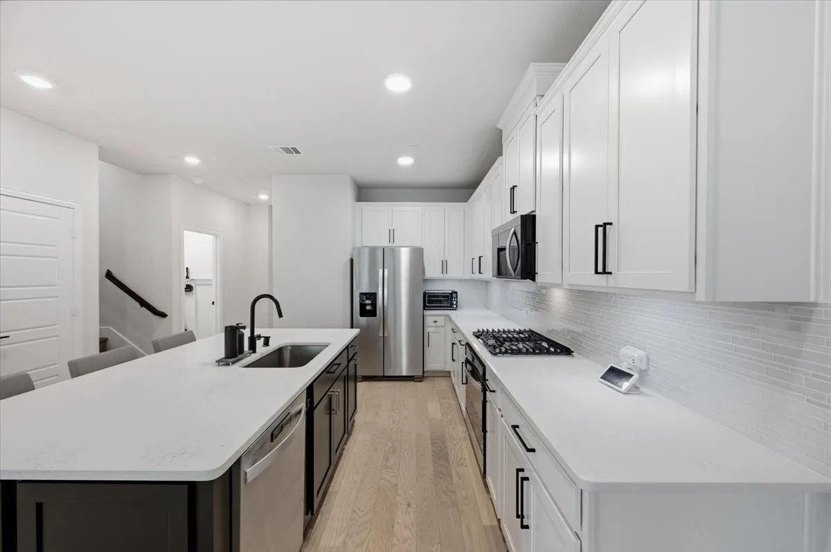 Townhouse For Sale in Dallas County , 7937 Bayside Drive, Rowlett, Texas 75088, 3 Bedroom, 4 Bathroom, 2 Garage spaces, 2,241 Sqft, built in 2024, mls#21331237, Real Estate Agent in Rowlett, Homes For Sale in Dallas county, Homes For Sale in Rowlett, Realtor in Rowlett Texas, Real Estate Brokerage Independent Realty Texas, Luminita Cordes Realtor