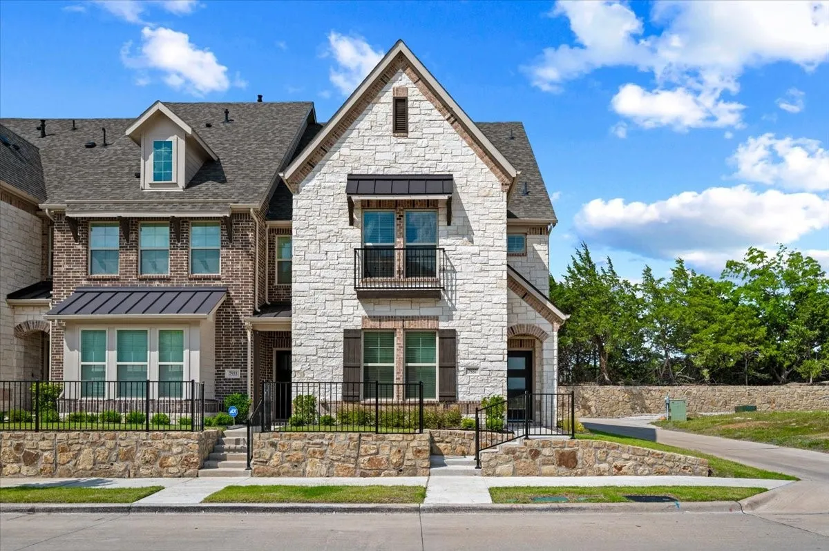 Townhouse For Sale in Dallas County , 7937 Bayside Drive, Rowlett, Texas 75088, 3 Bedroom, 4 Bathroom, 2 Garage spaces, 2,241 Sqft, built in 2024, mls#21331237, Real Estate Agent in Rowlett, Homes For Sale in Dallas county, Homes For Sale in Rowlett, Realtor in Rowlett Texas, Real Estate Brokerage Independent Realty Texas, Luminita Cordes Realtor
