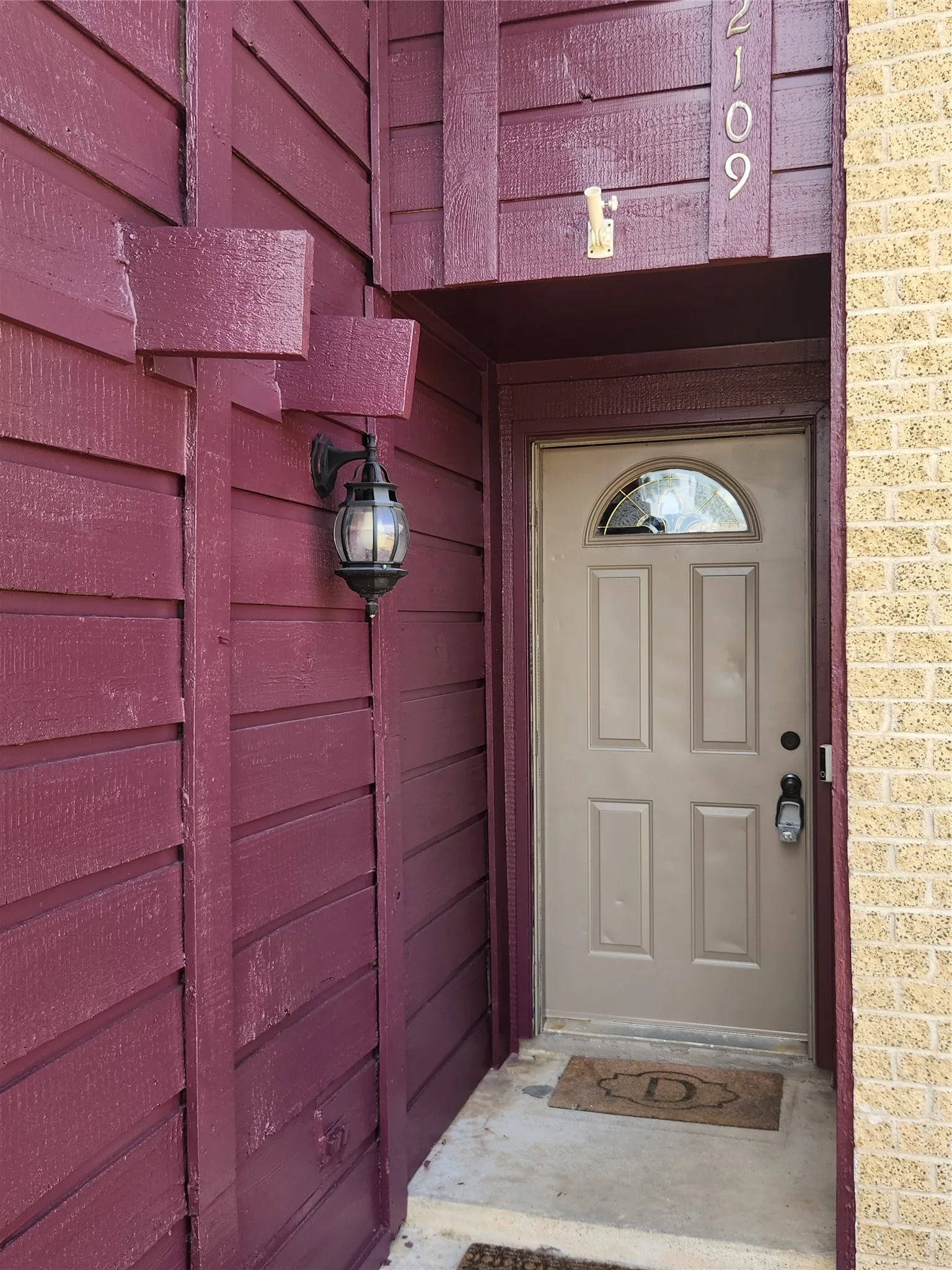 Single Family Residence For Sale in Collin County , 2109 Overglen Drive, Plano, Texas 75074, 3 Bedroom, 2 Bathroom, 2 Garage spaces, 1,956 Sqft, built in 1971, mls#21331078, Real Estate Agent in Plano, Homes For Sale in Collin county, Homes For Sale in Plano, Realtor in Plano Texas, Real Estate Brokerage Independent Realty Texas, Luminita Cordes Realtor