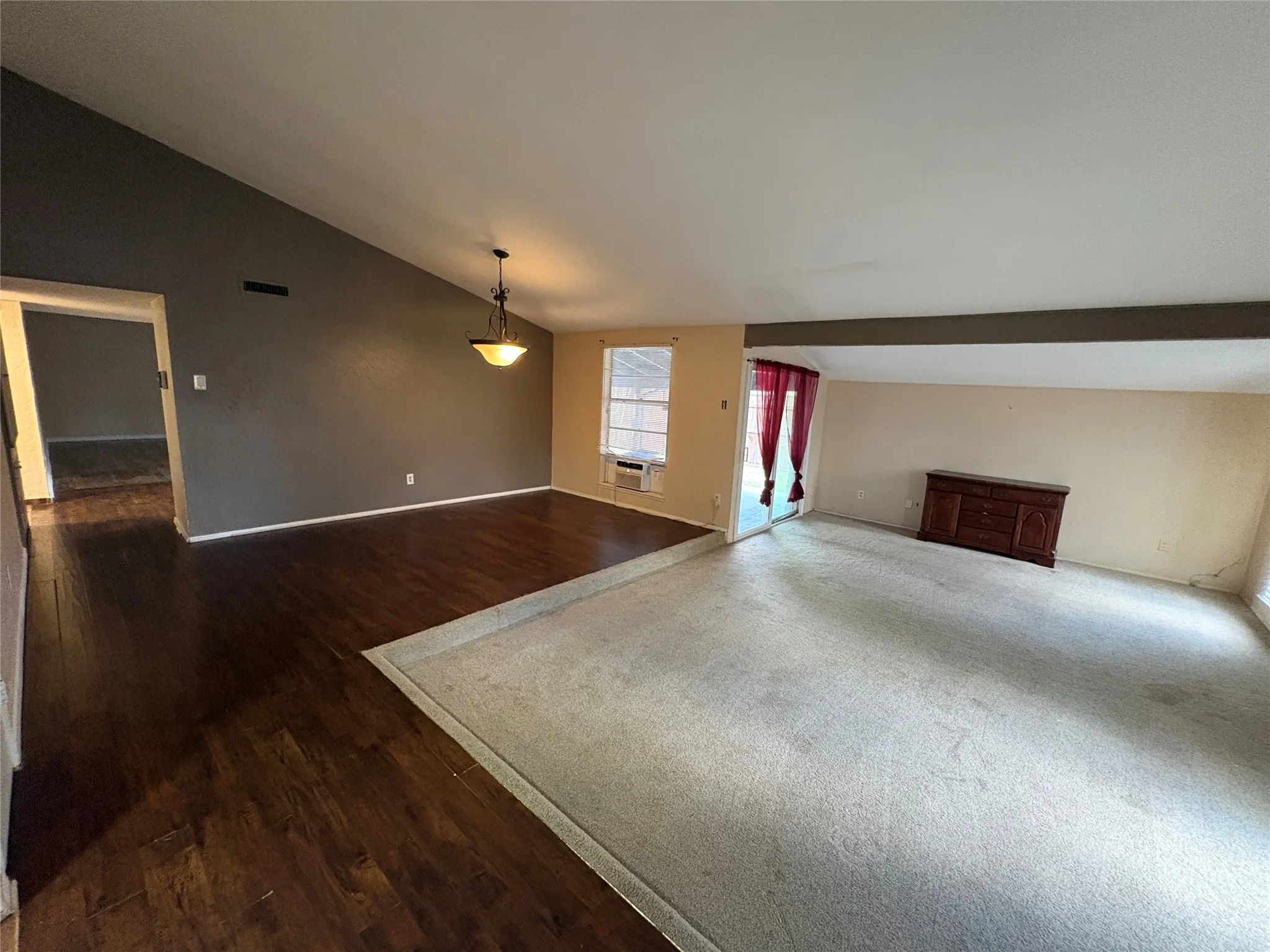 Single Family Residence For Sale in Collin County , 2109 Overglen Drive, Plano, Texas 75074, 3 Bedroom, 2 Bathroom, 2 Garage spaces, 1,956 Sqft, built in 1971, mls#21331078, Real Estate Agent in Plano, Homes For Sale in Collin county, Homes For Sale in Plano, Realtor in Plano Texas, Real Estate Brokerage Independent Realty Texas, Luminita Cordes Realtor