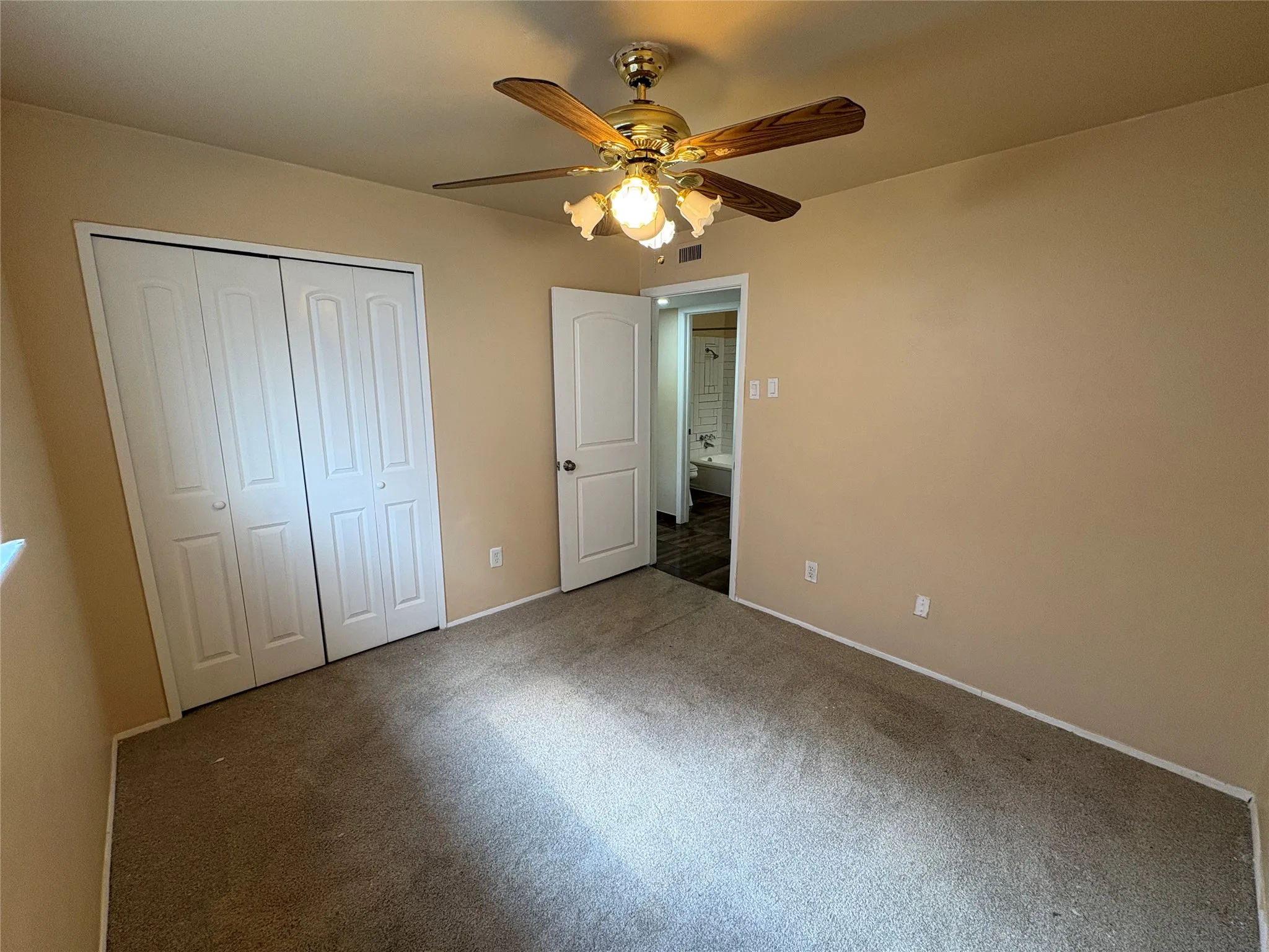Single Family Residence For Sale in Collin County , 2109 Overglen Drive, Plano, Texas 75074, 3 Bedroom, 2 Bathroom, 2 Garage spaces, 1,956 Sqft, built in 1971, mls#21331078, Real Estate Agent in Plano, Homes For Sale in Collin county, Homes For Sale in Plano, Realtor in Plano Texas, Real Estate Brokerage Independent Realty Texas, Luminita Cordes Realtor