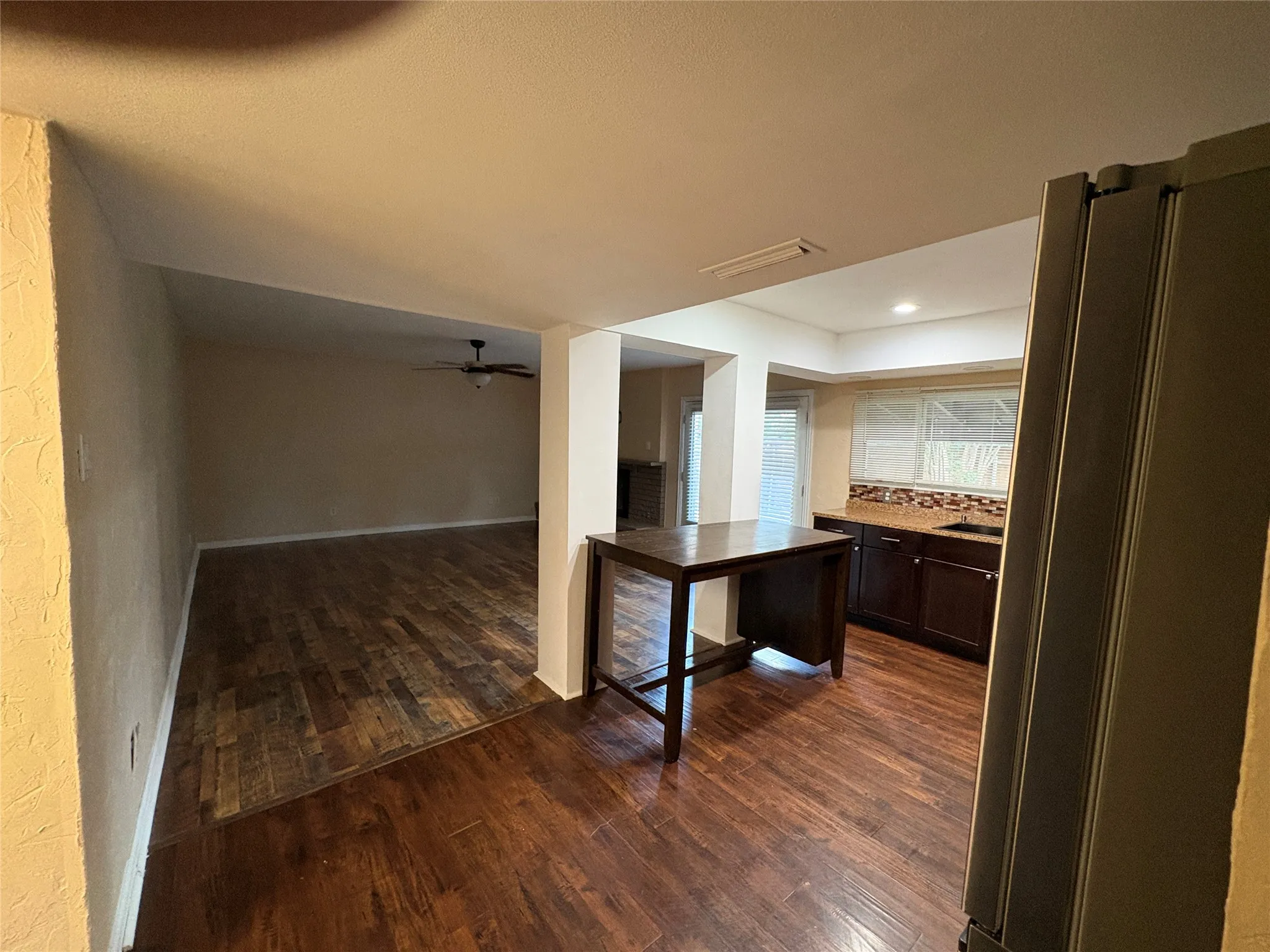 Single Family Residence For Sale in Collin County , 2109 Overglen Drive, Plano, Texas 75074, 3 Bedroom, 2 Bathroom, 2 Garage spaces, 1,956 Sqft, built in 1971, mls#21331078, Real Estate Agent in Plano, Homes For Sale in Collin county, Homes For Sale in Plano, Realtor in Plano Texas, Real Estate Brokerage Independent Realty Texas, Luminita Cordes Realtor
