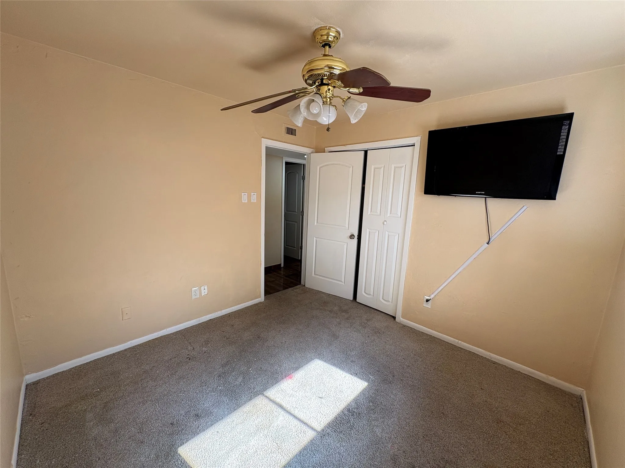 Single Family Residence For Sale in Collin County , 2109 Overglen Drive, Plano, Texas 75074, 3 Bedroom, 2 Bathroom, 2 Garage spaces, 1,956 Sqft, built in 1971, mls#21331078, Real Estate Agent in Plano, Homes For Sale in Collin county, Homes For Sale in Plano, Realtor in Plano Texas, Real Estate Brokerage Independent Realty Texas, Luminita Cordes Realtor