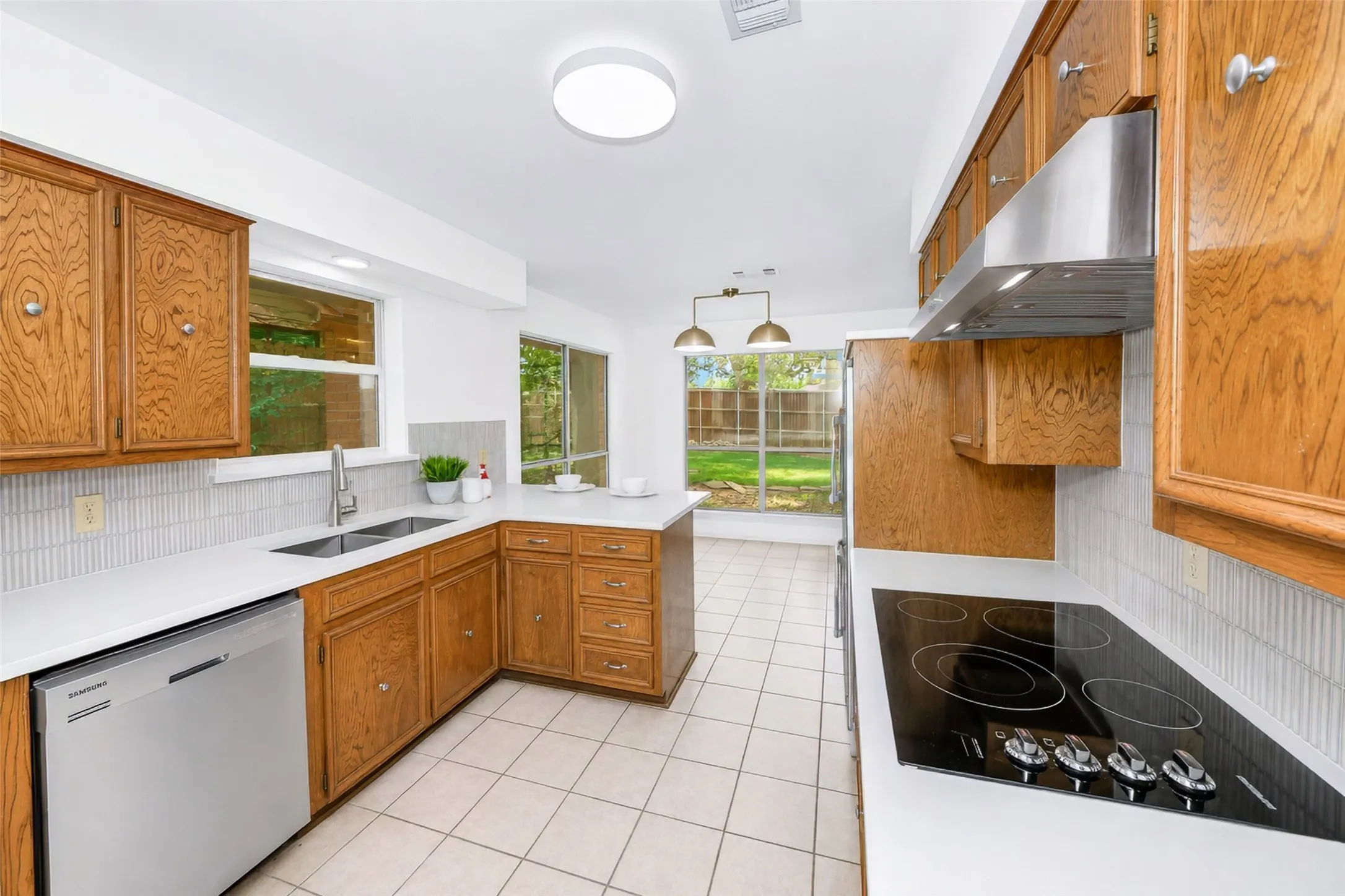 Single Family Residence For Sale in Denton County , 1401 San Gabriel Drive, Denton, Texas 76205, 3 Bedroom, 2 Bathroom, 2 Garage spaces, 2,162 Sqft, built in 1978, mls#21327512, Real Estate Agent in Denton, Homes For Sale in Denton county, Homes For Sale in Denton, Realtor in Denton Texas, Real Estate Brokerage Independent Realty Texas, Luminita Cordes Realtor