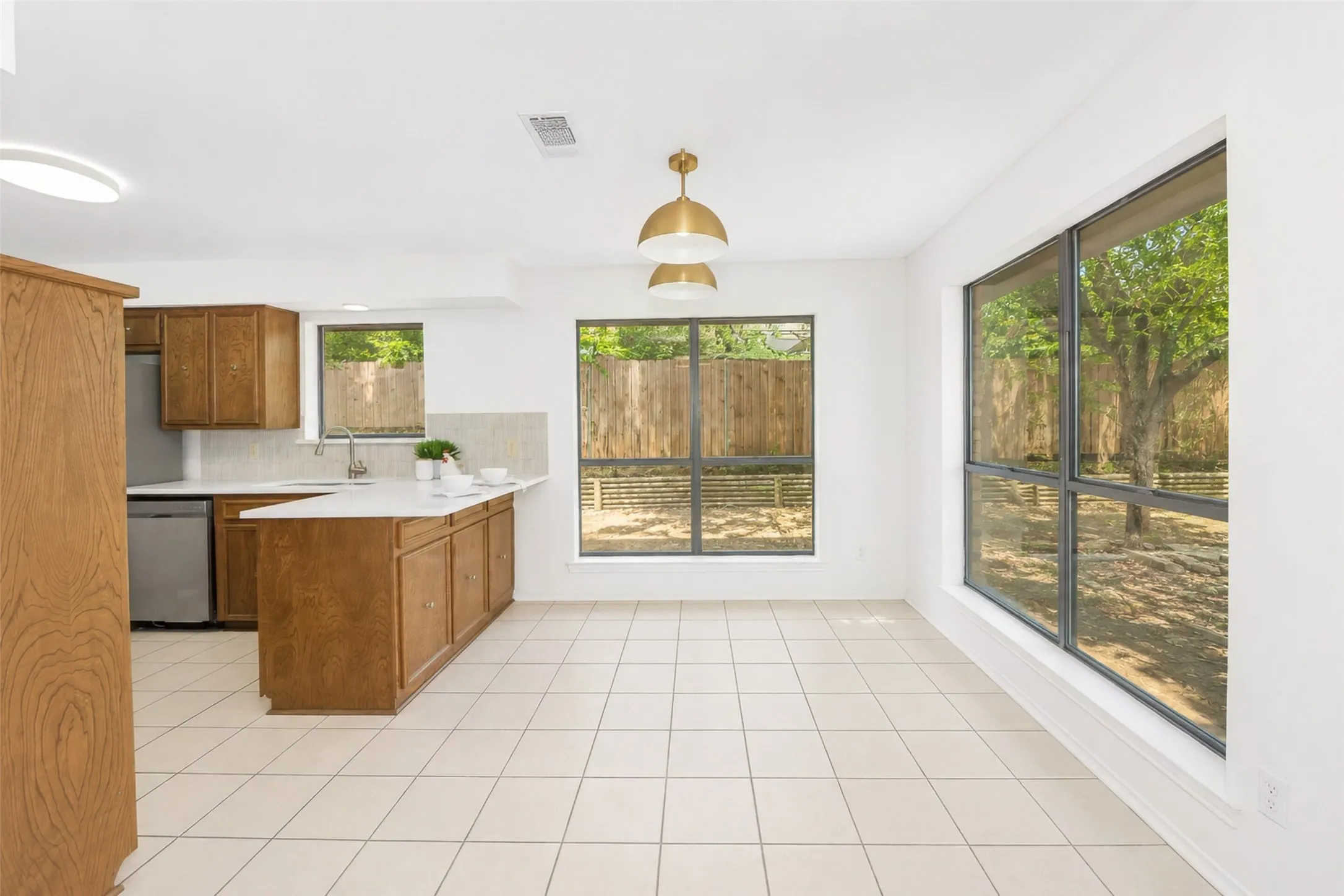 The dining area measures 13'2" x 9'1"