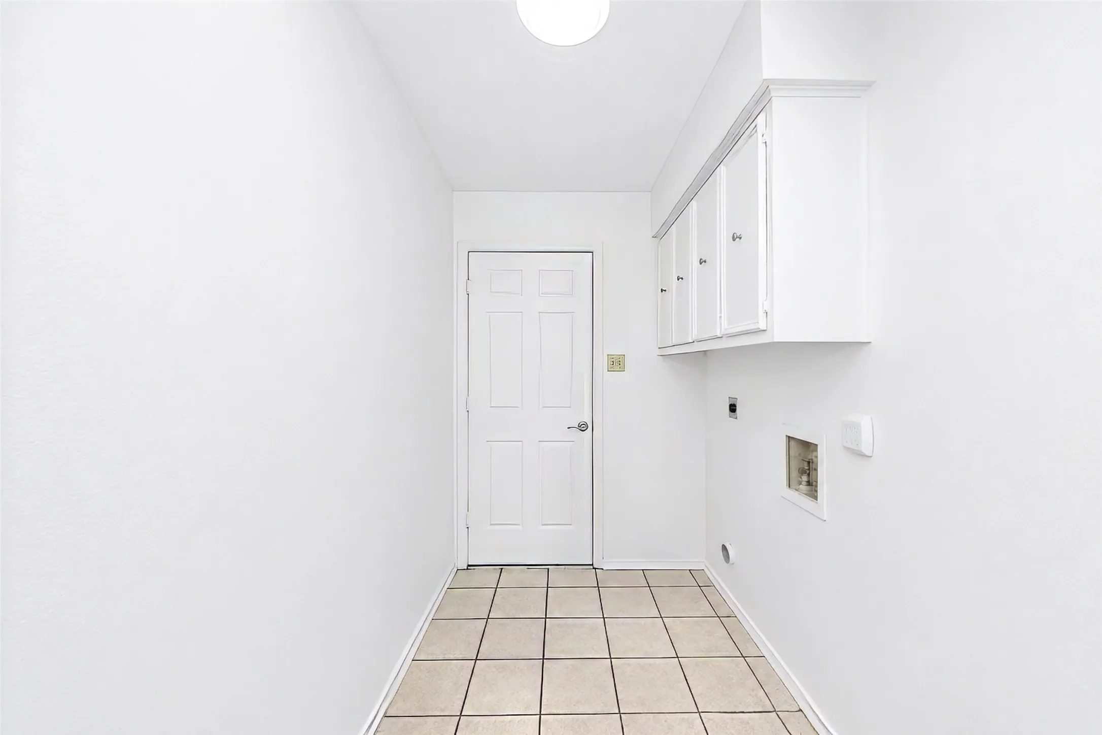 Laundry/ Utility Room 8'6" x 11'10"