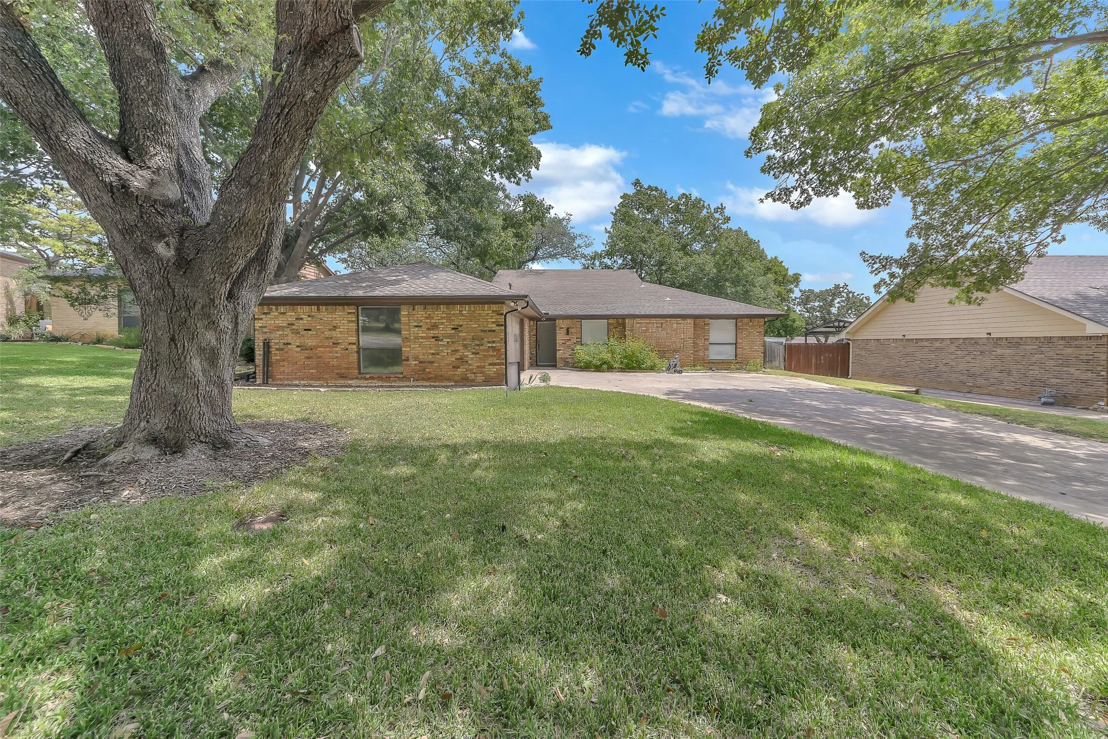 Front view - 1401 San Gabriel DR