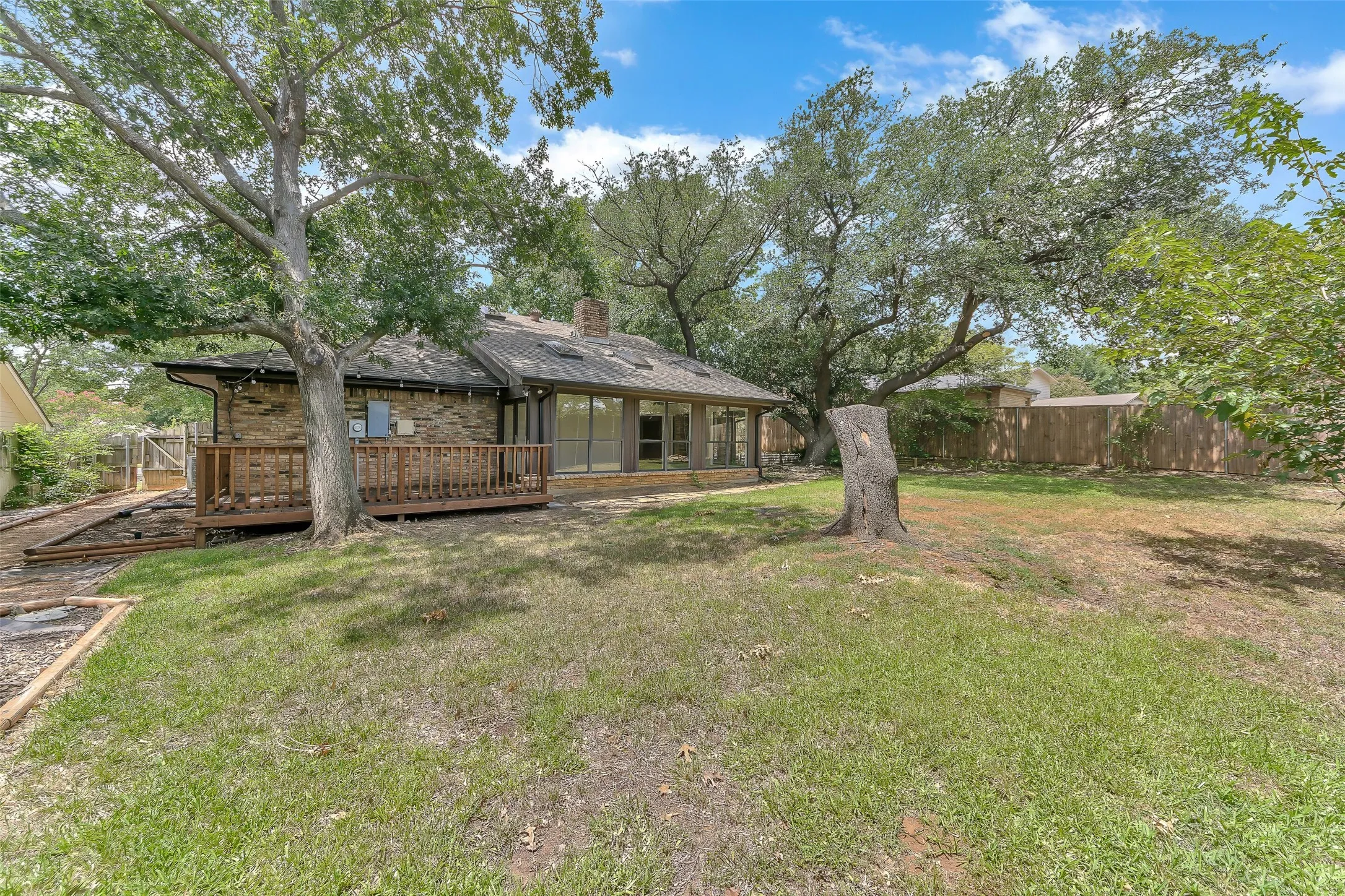 Single Family Residence For Sale in Denton County , 1401 San Gabriel Drive, Denton, Texas 76205, 3 Bedroom, 2 Bathroom, 2 Garage spaces, 2,162 Sqft, built in 1978, mls#21327512, Real Estate Agent in Denton, Homes For Sale in Denton county, Homes For Sale in Denton, Realtor in Denton Texas, Real Estate Brokerage Independent Realty Texas, Luminita Cordes Realtor