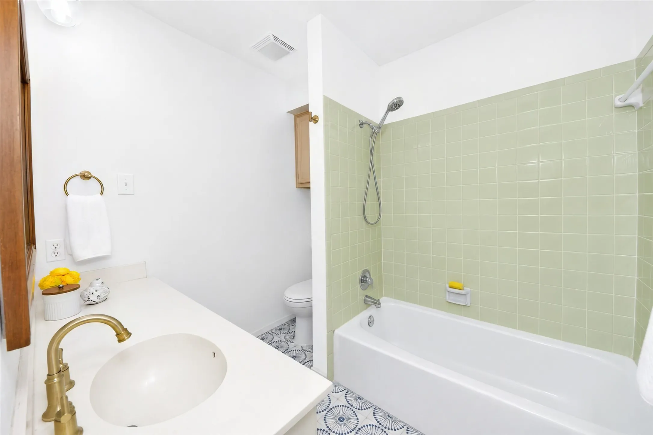 Hall Bath 7'10" x 6'8"