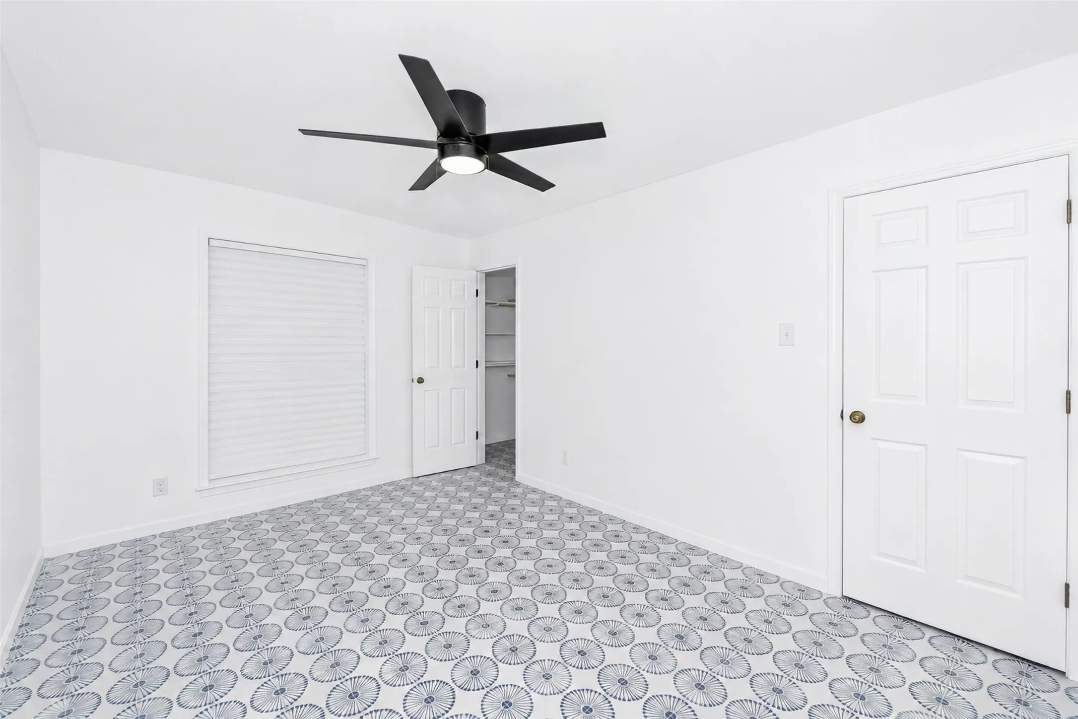 Bedroom 10' x 13'8"