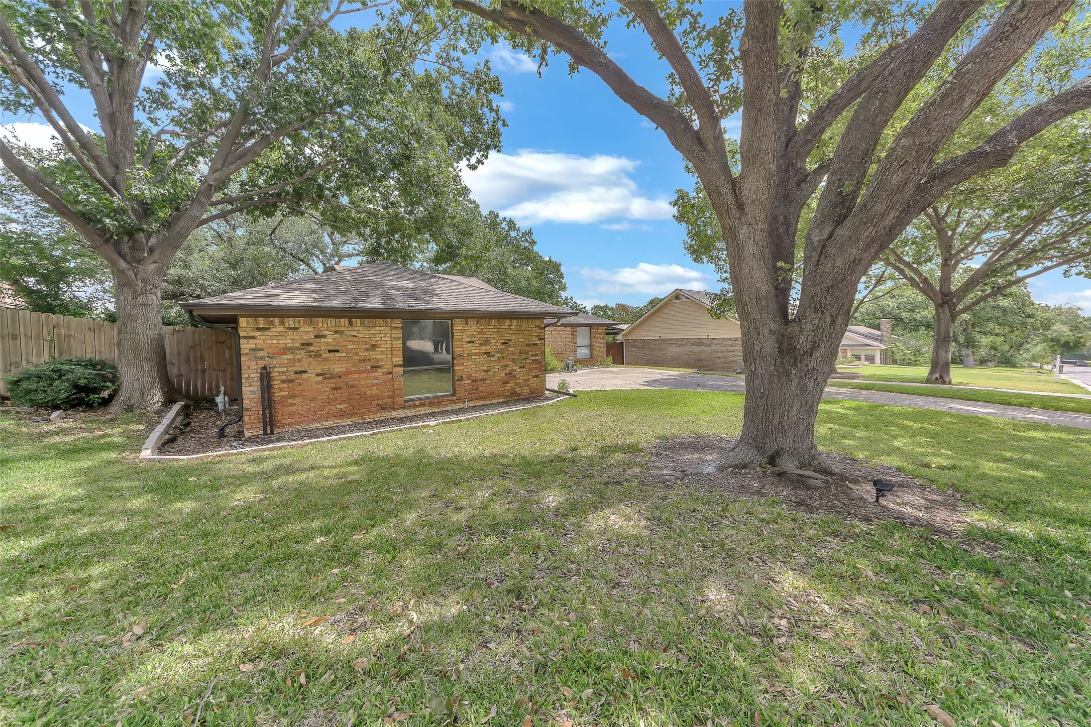 Single Family Residence For Sale in Denton County , 1401 San Gabriel Drive, Denton, Texas 76205, 3 Bedroom, 2 Bathroom, 2 Garage spaces, 2,162 Sqft, built in 1978, mls#21327512, Real Estate Agent in Denton, Homes For Sale in Denton county, Homes For Sale in Denton, Realtor in Denton Texas, Real Estate Brokerage Independent Realty Texas, Luminita Cordes Realtor