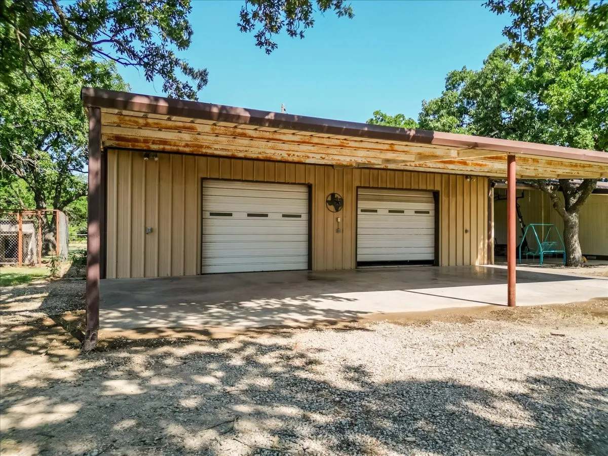 Farm For Sale in Jack County , 3637 Highway 281 N, Jacksboro, Texas 76458, 4 Bedroom, 3 Bathroom, 2 Garage spaces, 2,128 Sqft, built in 2001, Price $925,000, mls#21326451, Real Estate Agent in Jacksboro, Homes For Sale in Jack county, Homes For Sale in Jacksboro, Realtor in Jacksboro Texas, Real Estate Brokerage Independent Realty Texas, Luminita Cordes Realtor