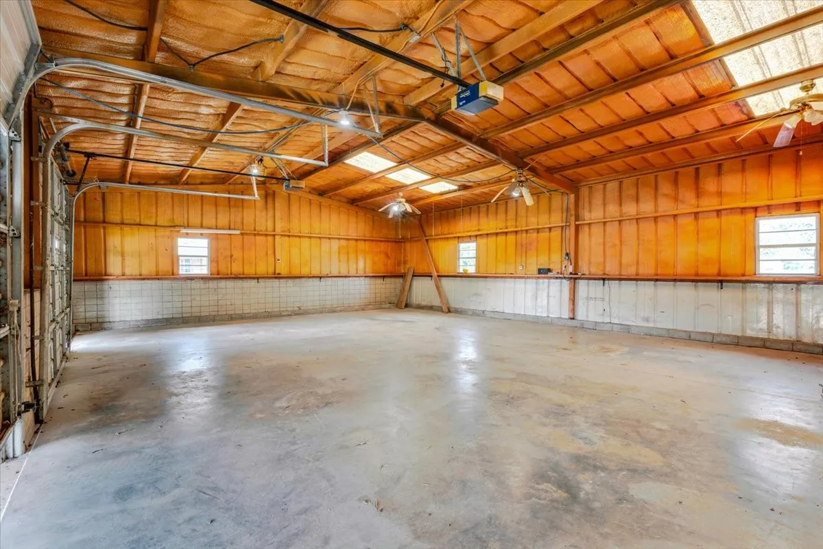 Farm For Sale in Jack County , 3637 Highway 281 N, Jacksboro, Texas 76458, 4 Bedroom, 3 Bathroom, 2 Garage spaces, 2,128 Sqft, built in 2001, Price $925,000, mls#21326451, Real Estate Agent in Jacksboro, Homes For Sale in Jack county, Homes For Sale in Jacksboro, Realtor in Jacksboro Texas, Real Estate Brokerage Independent Realty Texas, Luminita Cordes Realtor