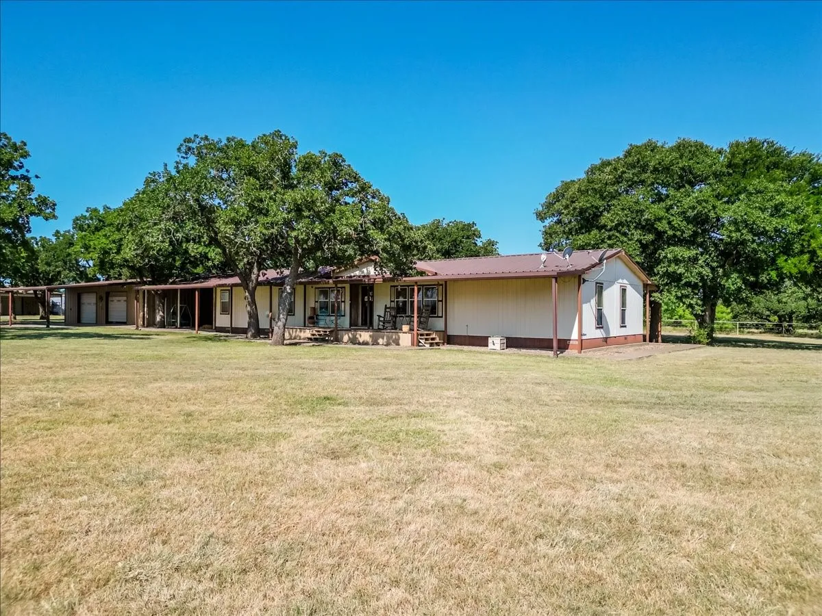 Farm For Sale in Jack County , 3637 Highway 281 N, Jacksboro, Texas 76458, 4 Bedroom, 3 Bathroom, 2 Garage spaces, 2,128 Sqft, built in 2001, Price $925,000, mls#21326451, Real Estate Agent in Jacksboro, Homes For Sale in Jack county, Homes For Sale in Jacksboro, Realtor in Jacksboro Texas, Real Estate Brokerage Independent Realty Texas, Luminita Cordes Realtor