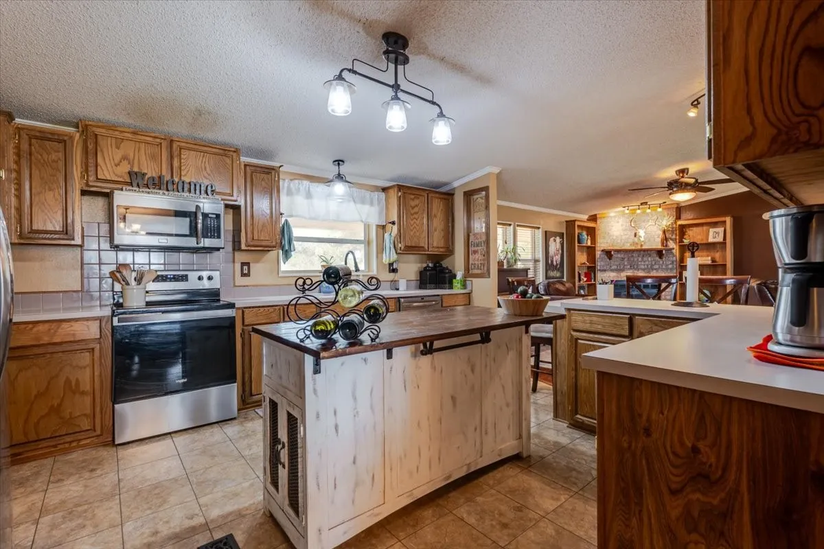 Farm For Sale in Jack County , 3637 Highway 281 N, Jacksboro, Texas 76458, 4 Bedroom, 3 Bathroom, 2 Garage spaces, 2,128 Sqft, built in 2001, Price $925,000, mls#21326451, Real Estate Agent in Jacksboro, Homes For Sale in Jack county, Homes For Sale in Jacksboro, Realtor in Jacksboro Texas, Real Estate Brokerage Independent Realty Texas, Luminita Cordes Realtor