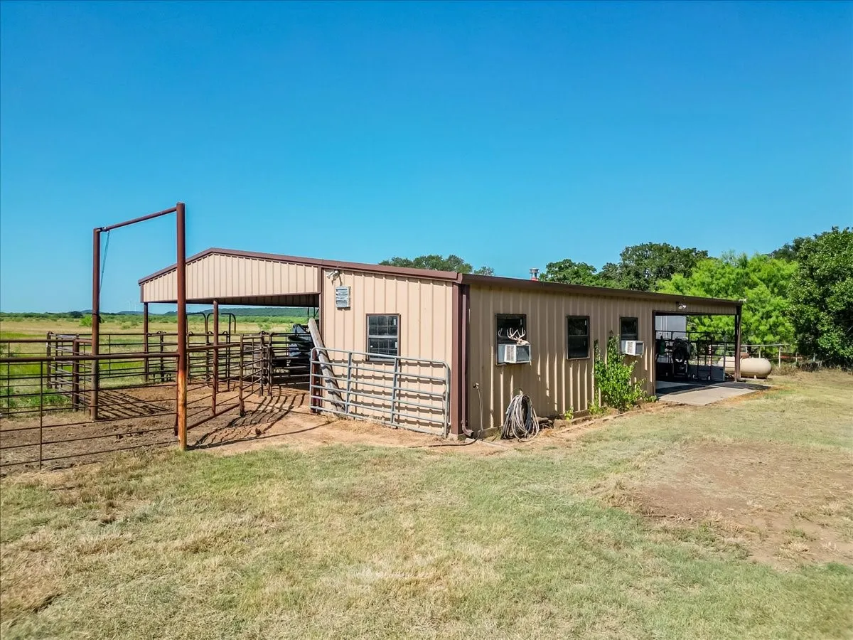 Farm For Sale in Jack County , 3637 Highway 281 N, Jacksboro, Texas 76458, 4 Bedroom, 3 Bathroom, 2 Garage spaces, 2,128 Sqft, built in 2001, Price $925,000, mls#21326451, Real Estate Agent in Jacksboro, Homes For Sale in Jack county, Homes For Sale in Jacksboro, Realtor in Jacksboro Texas, Real Estate Brokerage Independent Realty Texas, Luminita Cordes Realtor