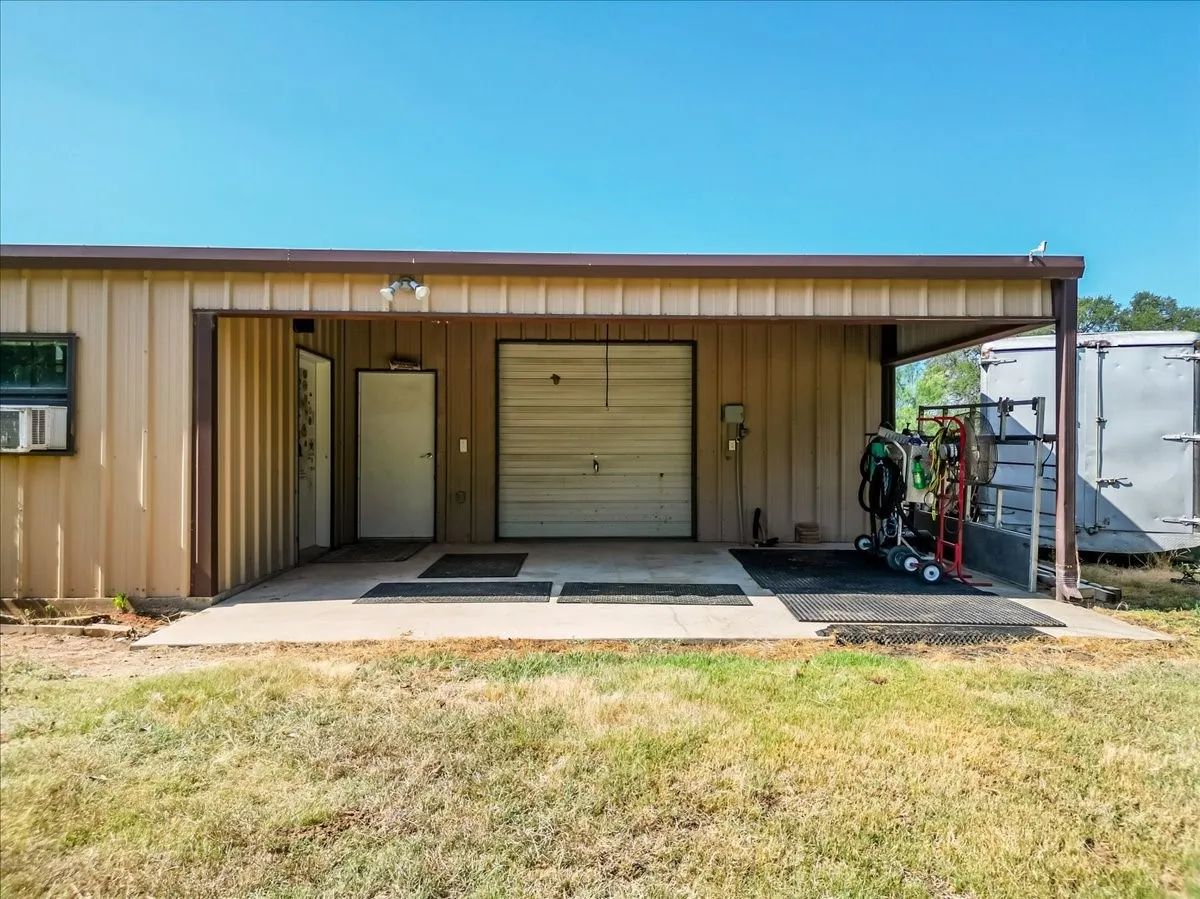 Farm For Sale in Jack County , 3637 Highway 281 N, Jacksboro, Texas 76458, 4 Bedroom, 3 Bathroom, 2 Garage spaces, 2,128 Sqft, built in 2001, Price $925,000, mls#21326451, Real Estate Agent in Jacksboro, Homes For Sale in Jack county, Homes For Sale in Jacksboro, Realtor in Jacksboro Texas, Real Estate Brokerage Independent Realty Texas, Luminita Cordes Realtor