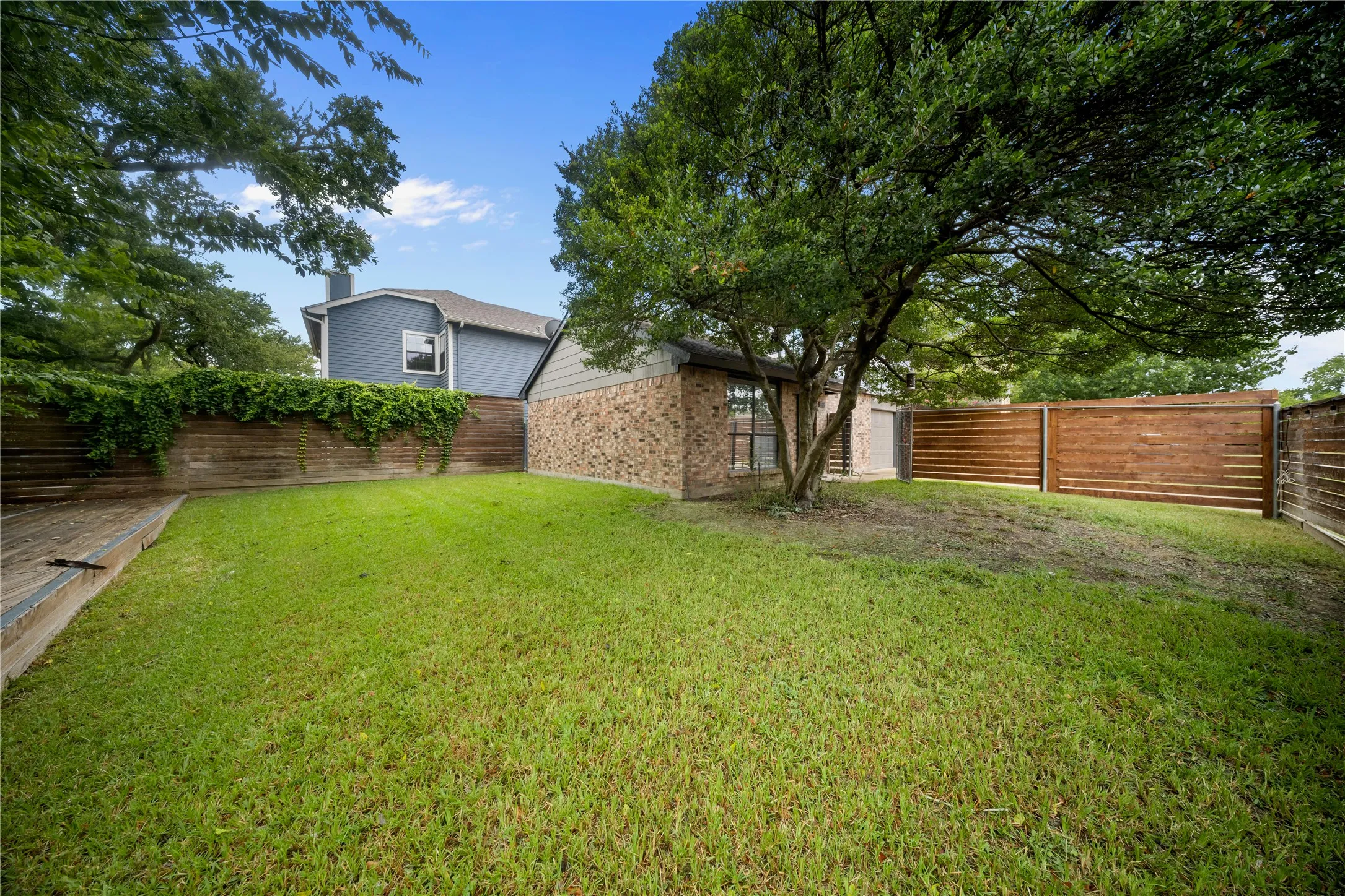 Single Family Residence For Sale in Dallas County , 11136 Mccree Road, Dallas, Texas 75238, 2 Bedroom, 2 Bathroom, 1 Garage spaces, 1,224 Sqft, built in 1985, mls#21329721, Real Estate Agent in Dallas, Homes For Sale in Dallas county, Homes For Sale in Dallas, Realtor in Dallas Texas, Real Estate Brokerage Independent Realty Texas, Luminita Cordes Realtor