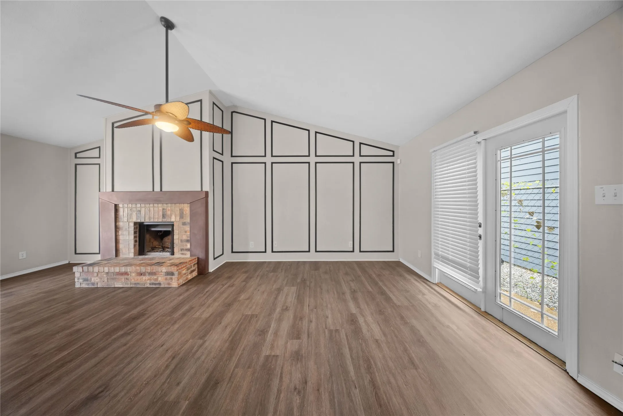 Single Family Residence For Sale in Dallas County , 11136 Mccree Road, Dallas, Texas 75238, 2 Bedroom, 2 Bathroom, 1 Garage spaces, 1,224 Sqft, built in 1985, mls#21329721, Real Estate Agent in Dallas, Homes For Sale in Dallas county, Homes For Sale in Dallas, Realtor in Dallas Texas, Real Estate Brokerage Independent Realty Texas, Luminita Cordes Realtor