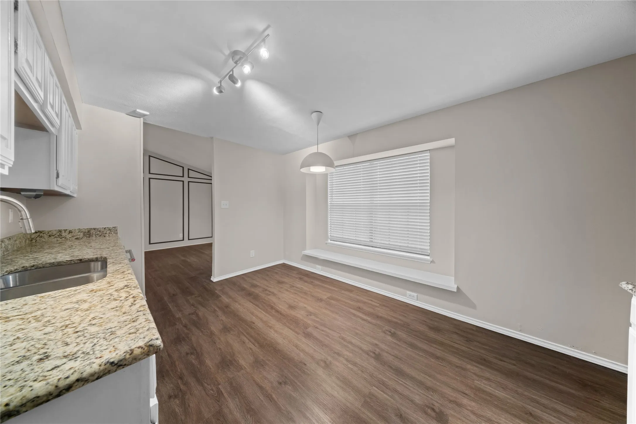 Single Family Residence For Sale in Dallas County , 11136 Mccree Road, Dallas, Texas 75238, 2 Bedroom, 2 Bathroom, 1 Garage spaces, 1,224 Sqft, built in 1985, mls#21329721, Real Estate Agent in Dallas, Homes For Sale in Dallas county, Homes For Sale in Dallas, Realtor in Dallas Texas, Real Estate Brokerage Independent Realty Texas, Luminita Cordes Realtor