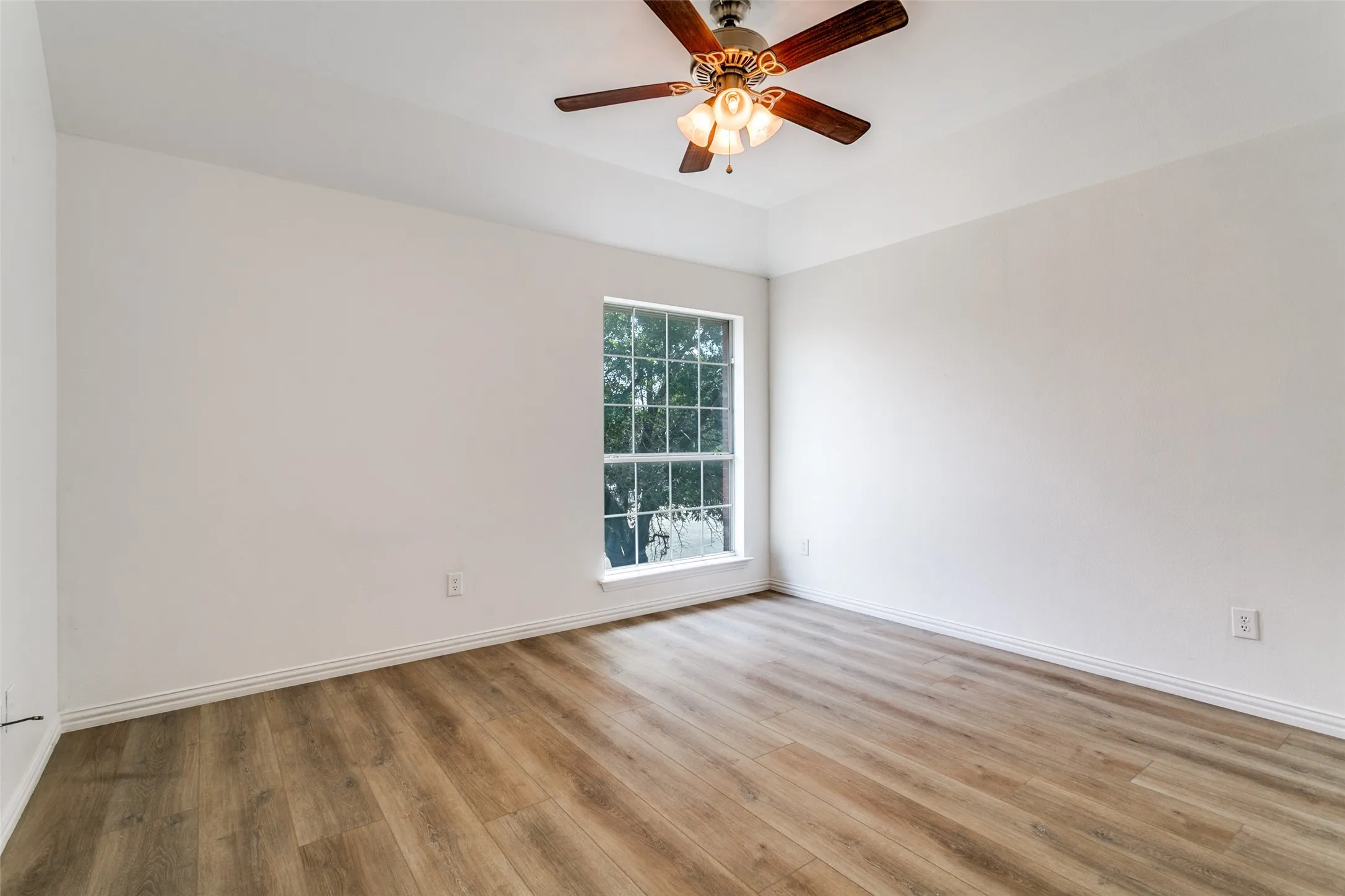 Single Family Residence For Rent in Dallas County , 1013 Rodin Lane, Carrollton, Texas 75006, 4 Bedroom, 3 Bathroom, 2 Garage spaces, 2,145 Sqft, built in 2005, mls#21331408, Real Estate Agent in Carrollton, Homes For Rent in Dallas county, Homes For Rent in Carrollton, Realtor in Carrollton Texas, Real Estate Brokerage Independent Realty Texas, Luminita Cordes Realtor