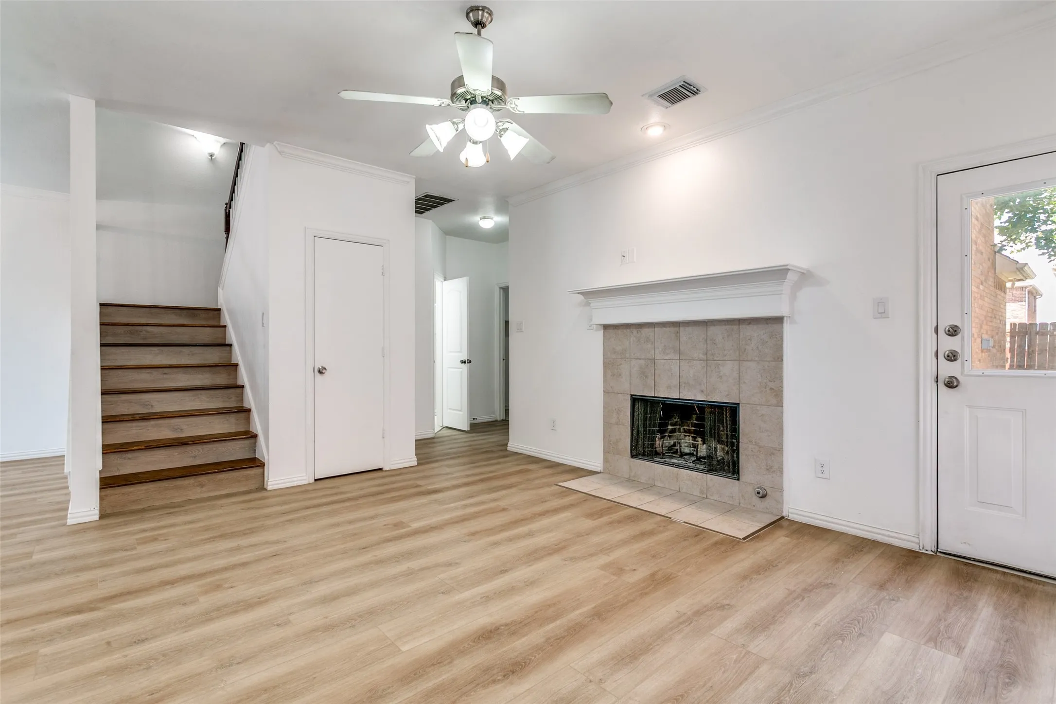 Single Family Residence For Rent in Dallas County , 1013 Rodin Lane, Carrollton, Texas 75006, 4 Bedroom, 3 Bathroom, 2 Garage spaces, 2,145 Sqft, built in 2005, mls#21331408, Real Estate Agent in Carrollton, Homes For Rent in Dallas county, Homes For Rent in Carrollton, Realtor in Carrollton Texas, Real Estate Brokerage Independent Realty Texas, Luminita Cordes Realtor