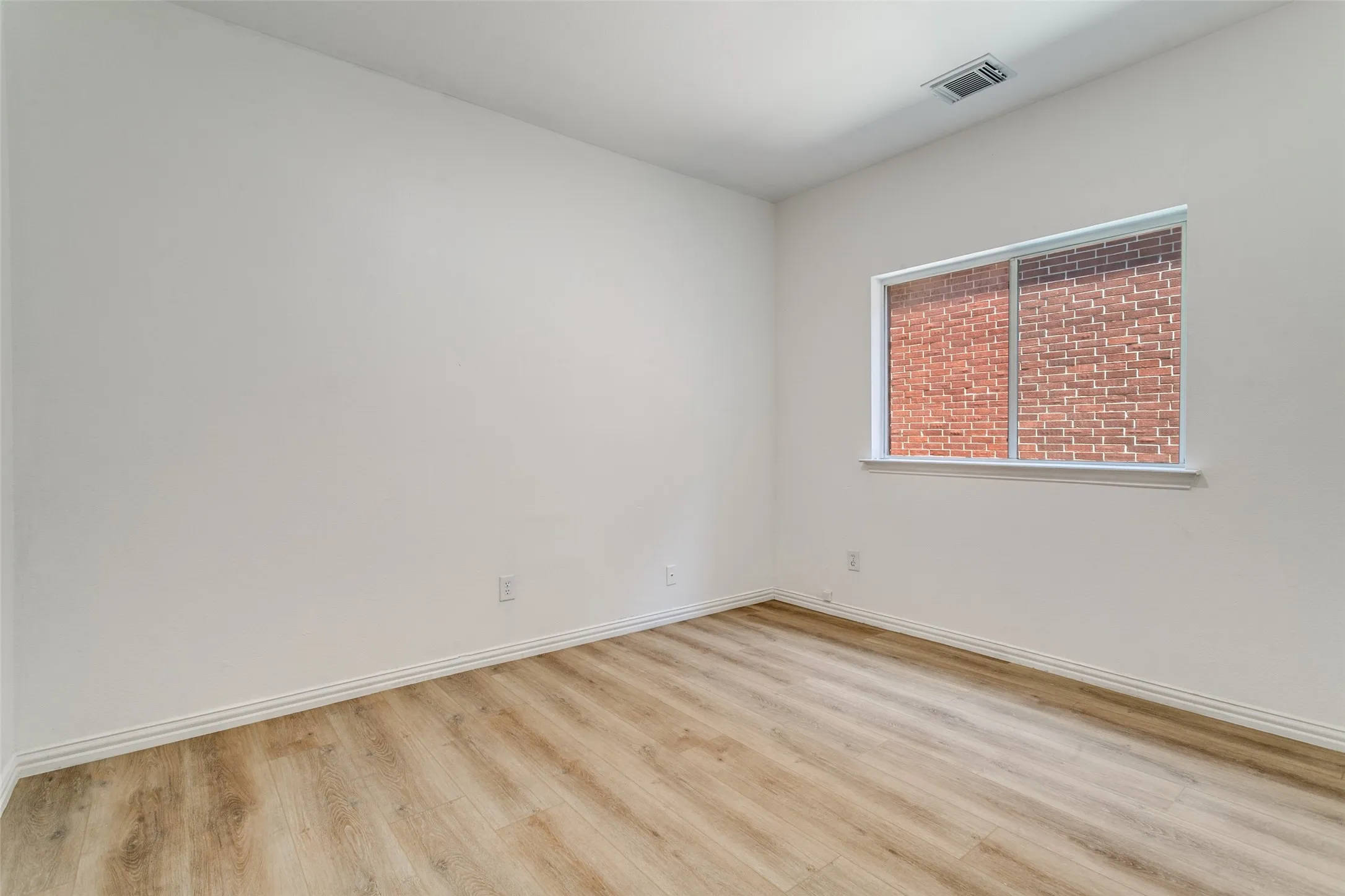 Single Family Residence For Rent in Dallas County , 1013 Rodin Lane, Carrollton, Texas 75006, 4 Bedroom, 3 Bathroom, 2 Garage spaces, 2,145 Sqft, built in 2005, mls#21331408, Real Estate Agent in Carrollton, Homes For Rent in Dallas county, Homes For Rent in Carrollton, Realtor in Carrollton Texas, Real Estate Brokerage Independent Realty Texas, Luminita Cordes Realtor