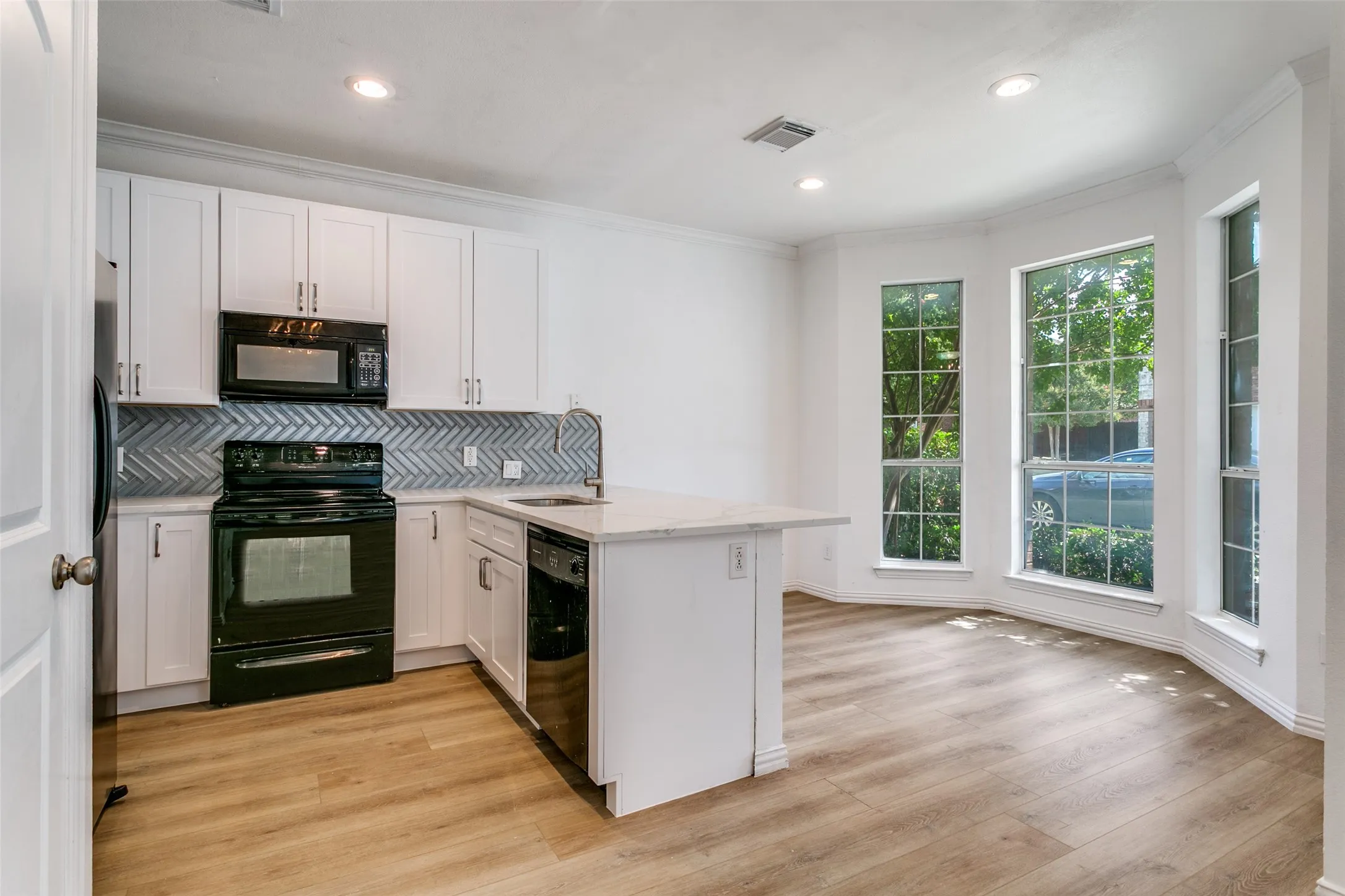 Single Family Residence For Rent in Dallas County , 1013 Rodin Lane, Carrollton, Texas 75006, 4 Bedroom, 3 Bathroom, 2 Garage spaces, 2,145 Sqft, built in 2005, mls#21331408, Real Estate Agent in Carrollton, Homes For Rent in Dallas county, Homes For Rent in Carrollton, Realtor in Carrollton Texas, Real Estate Brokerage Independent Realty Texas, Luminita Cordes Realtor
