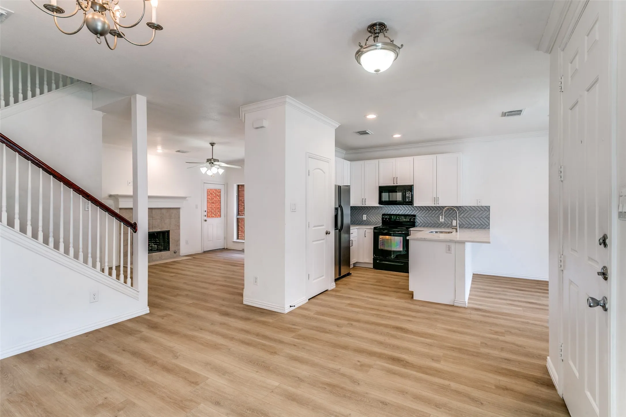 Single Family Residence For Rent in Dallas County , 1013 Rodin Lane, Carrollton, Texas 75006, 4 Bedroom, 3 Bathroom, 2 Garage spaces, 2,145 Sqft, built in 2005, mls#21331408, Real Estate Agent in Carrollton, Homes For Rent in Dallas county, Homes For Rent in Carrollton, Realtor in Carrollton Texas, Real Estate Brokerage Independent Realty Texas, Luminita Cordes Realtor