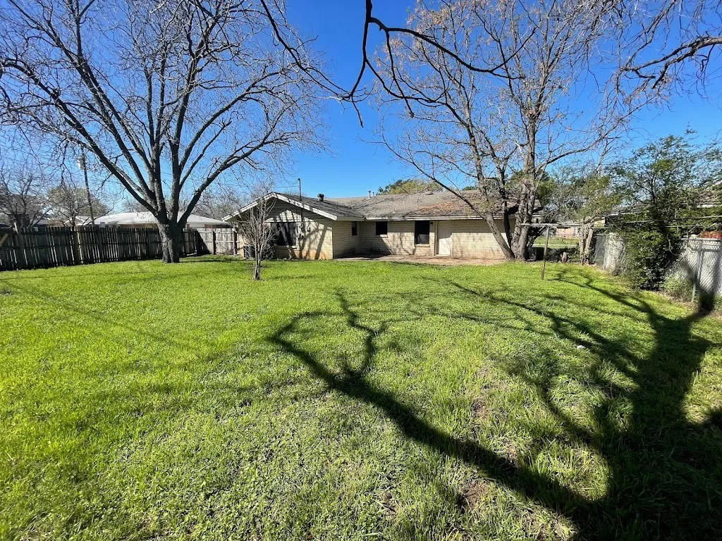 Single Family Residence For Rent in Tarrant County , 1227 Park Center Street, Benbrook, Texas 76126, 3 Bedroom, 2 Bathroom, 2 Garage spaces, 1,574 Sqft, built in 1958, mls#21331426, Real Estate Agent in Benbrook, Homes For Rent in Tarrant county, Homes For Rent in Benbrook, Realtor in Benbrook Texas, Real Estate Brokerage Independent Realty Texas, Luminita Cordes Realtor