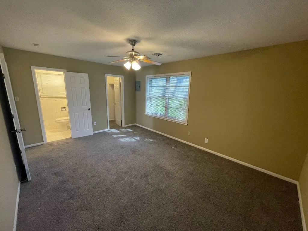 Single Family Residence For Rent in Tarrant County , 1227 Park Center Street, Benbrook, Texas 76126, 3 Bedroom, 2 Bathroom, 2 Garage spaces, 1,574 Sqft, built in 1958, mls#21331426, Real Estate Agent in Benbrook, Homes For Rent in Tarrant county, Homes For Rent in Benbrook, Realtor in Benbrook Texas, Real Estate Brokerage Independent Realty Texas, Luminita Cordes Realtor