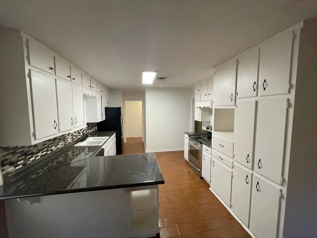 Single Family Residence For Rent in Tarrant County , 1227 Park Center Street, Benbrook, Texas 76126, 3 Bedroom, 2 Bathroom, 2 Garage spaces, 1,574 Sqft, built in 1958, mls#21331426, Real Estate Agent in Benbrook, Homes For Rent in Tarrant county, Homes For Rent in Benbrook, Realtor in Benbrook Texas, Real Estate Brokerage Independent Realty Texas, Luminita Cordes Realtor