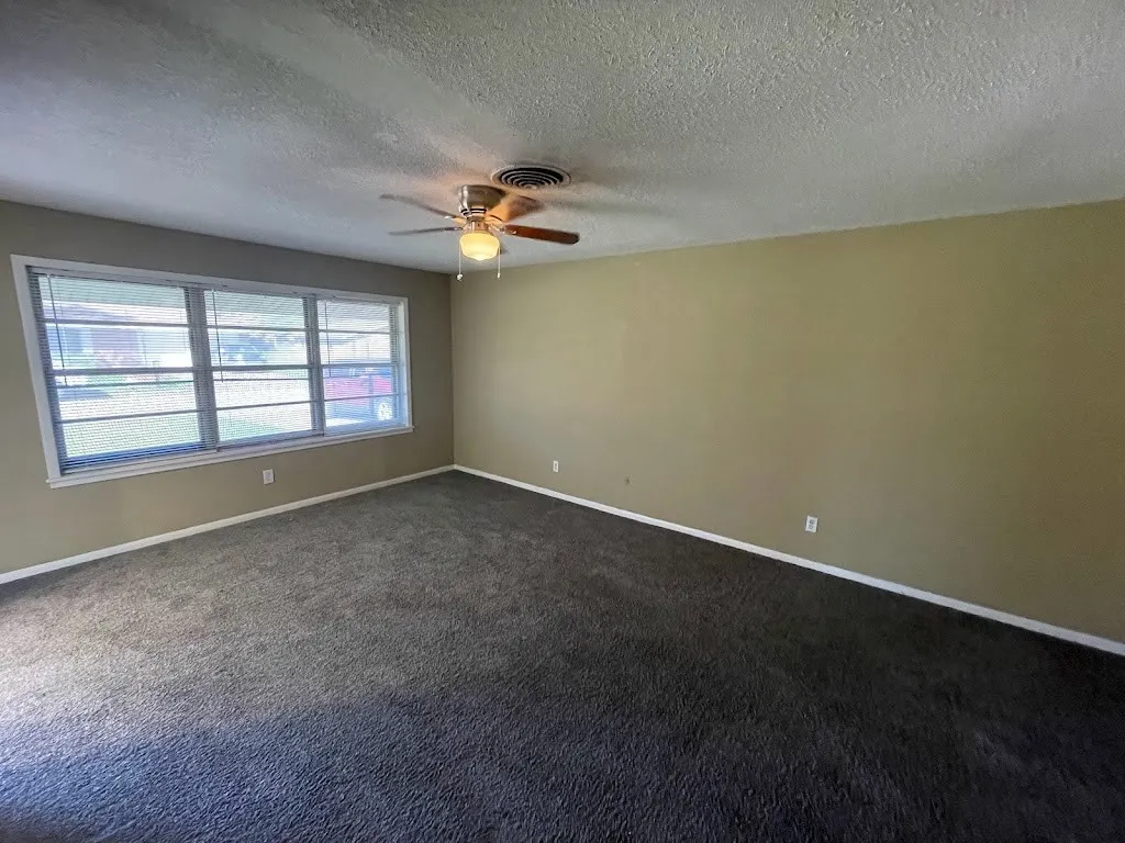 Single Family Residence For Rent in Tarrant County , 1227 Park Center Street, Benbrook, Texas 76126, 3 Bedroom, 2 Bathroom, 2 Garage spaces, 1,574 Sqft, built in 1958, mls#21331426, Real Estate Agent in Benbrook, Homes For Rent in Tarrant county, Homes For Rent in Benbrook, Realtor in Benbrook Texas, Real Estate Brokerage Independent Realty Texas, Luminita Cordes Realtor