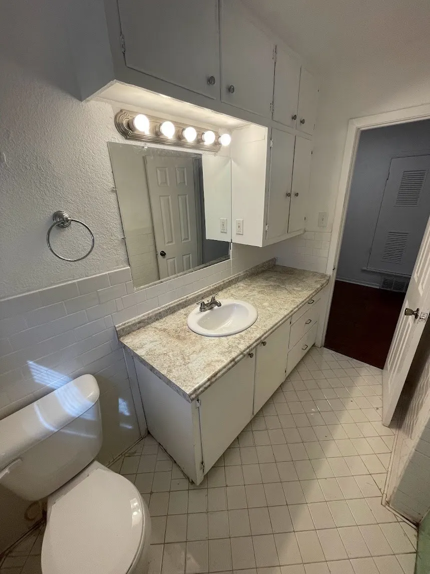 Single Family Residence For Rent in Tarrant County , 1227 Park Center Street, Benbrook, Texas 76126, 3 Bedroom, 2 Bathroom, 2 Garage spaces, 1,574 Sqft, built in 1958, mls#21331426, Real Estate Agent in Benbrook, Homes For Rent in Tarrant county, Homes For Rent in Benbrook, Realtor in Benbrook Texas, Real Estate Brokerage Independent Realty Texas, Luminita Cordes Realtor