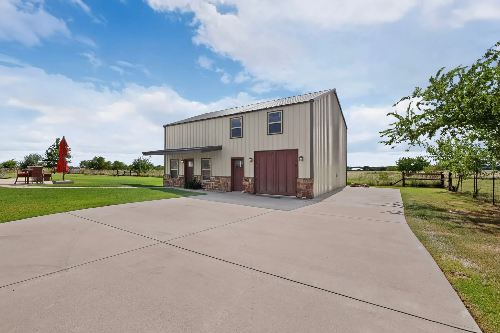 Single Family Residence For Sale in Johnson County , 10509 County Road 1001, Godley, Texas 76044, 3 Bedroom, 3 Bathroom, 4 Garage spaces, 2,951 Sqft, built in 2014, mls#21328535, Real Estate Agent in Godley, Homes For Sale in Johnson county, Homes For Sale in Godley, Realtor in Godley Texas, Real Estate Brokerage Independent Realty Texas, Luminita Cordes Realtor
