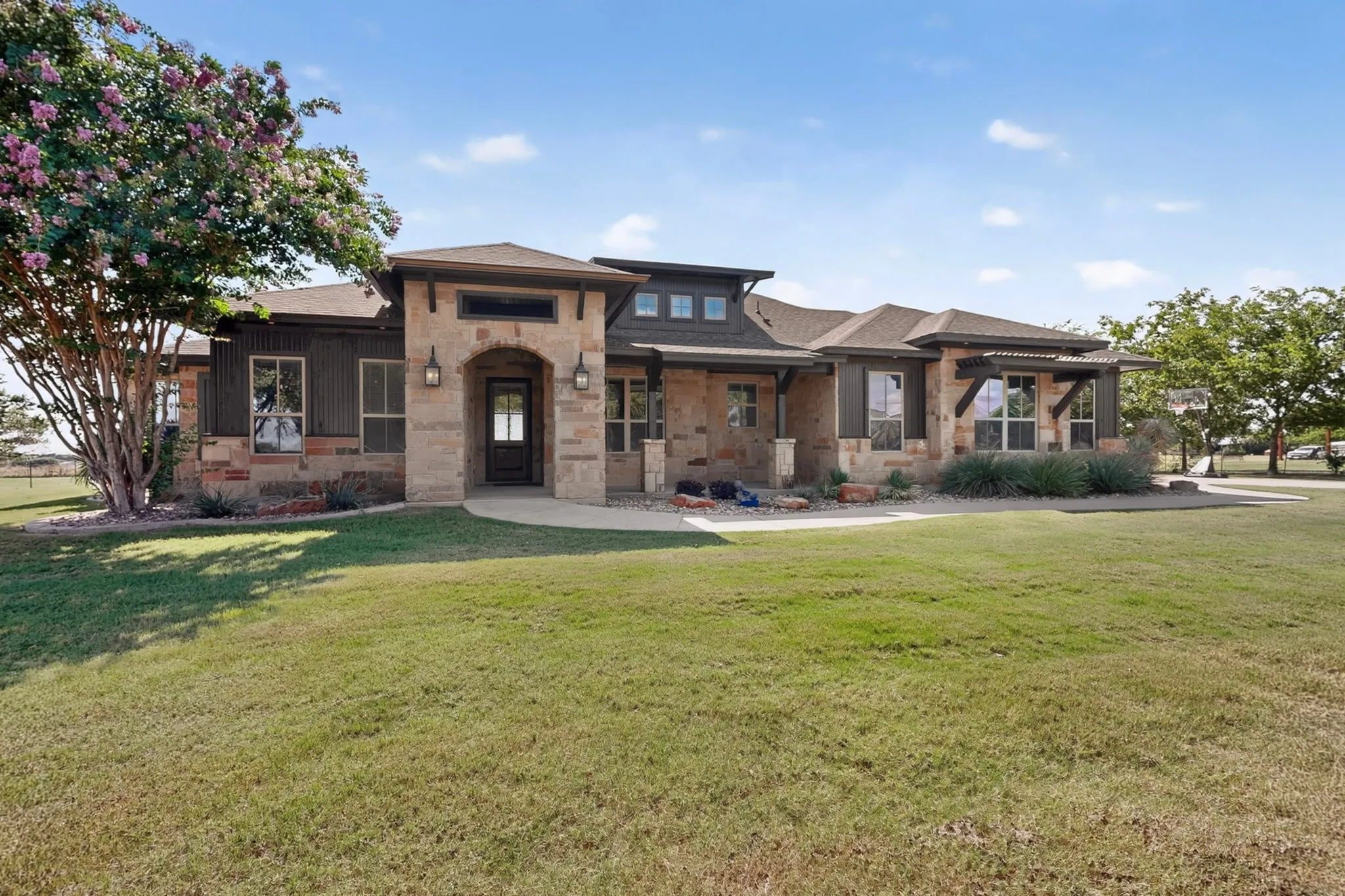 Single Family Residence For Sale in Johnson County , 10509 County Road 1001, Godley, Texas 76044, 3 Bedroom, 3 Bathroom, 4 Garage spaces, 2,951 Sqft, built in 2014, mls#21328535, Real Estate Agent in Godley, Homes For Sale in Johnson county, Homes For Sale in Godley, Realtor in Godley Texas, Real Estate Brokerage Independent Realty Texas, Luminita Cordes Realtor
