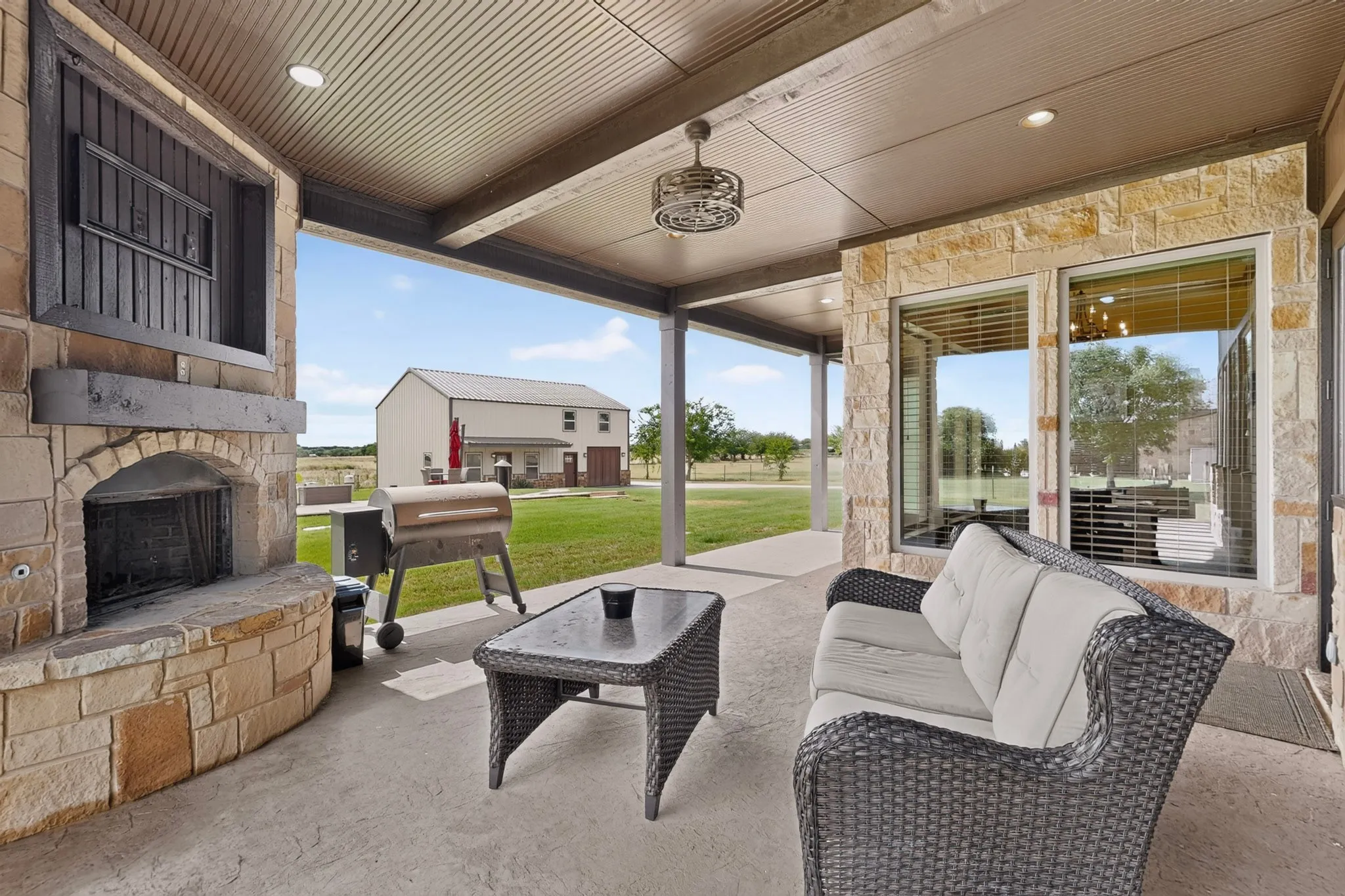 Single Family Residence For Sale in Johnson County , 10509 County Road 1001, Godley, Texas 76044, 3 Bedroom, 3 Bathroom, 4 Garage spaces, 2,951 Sqft, built in 2014, mls#21328535, Real Estate Agent in Godley, Homes For Sale in Johnson county, Homes For Sale in Godley, Realtor in Godley Texas, Real Estate Brokerage Independent Realty Texas, Luminita Cordes Realtor