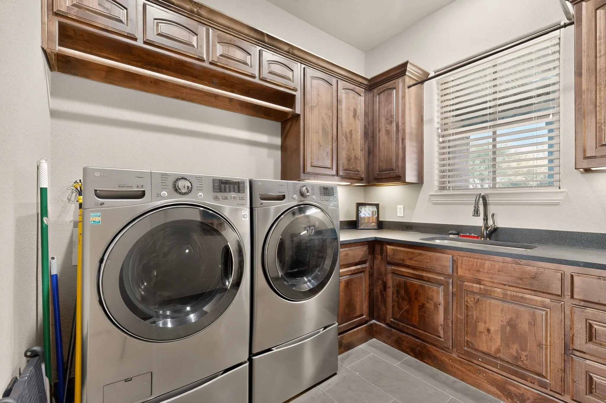 Single Family Residence For Sale in Johnson County , 10509 County Road 1001, Godley, Texas 76044, 3 Bedroom, 3 Bathroom, 4 Garage spaces, 2,951 Sqft, built in 2014, mls#21328535, Real Estate Agent in Godley, Homes For Sale in Johnson county, Homes For Sale in Godley, Realtor in Godley Texas, Real Estate Brokerage Independent Realty Texas, Luminita Cordes Realtor