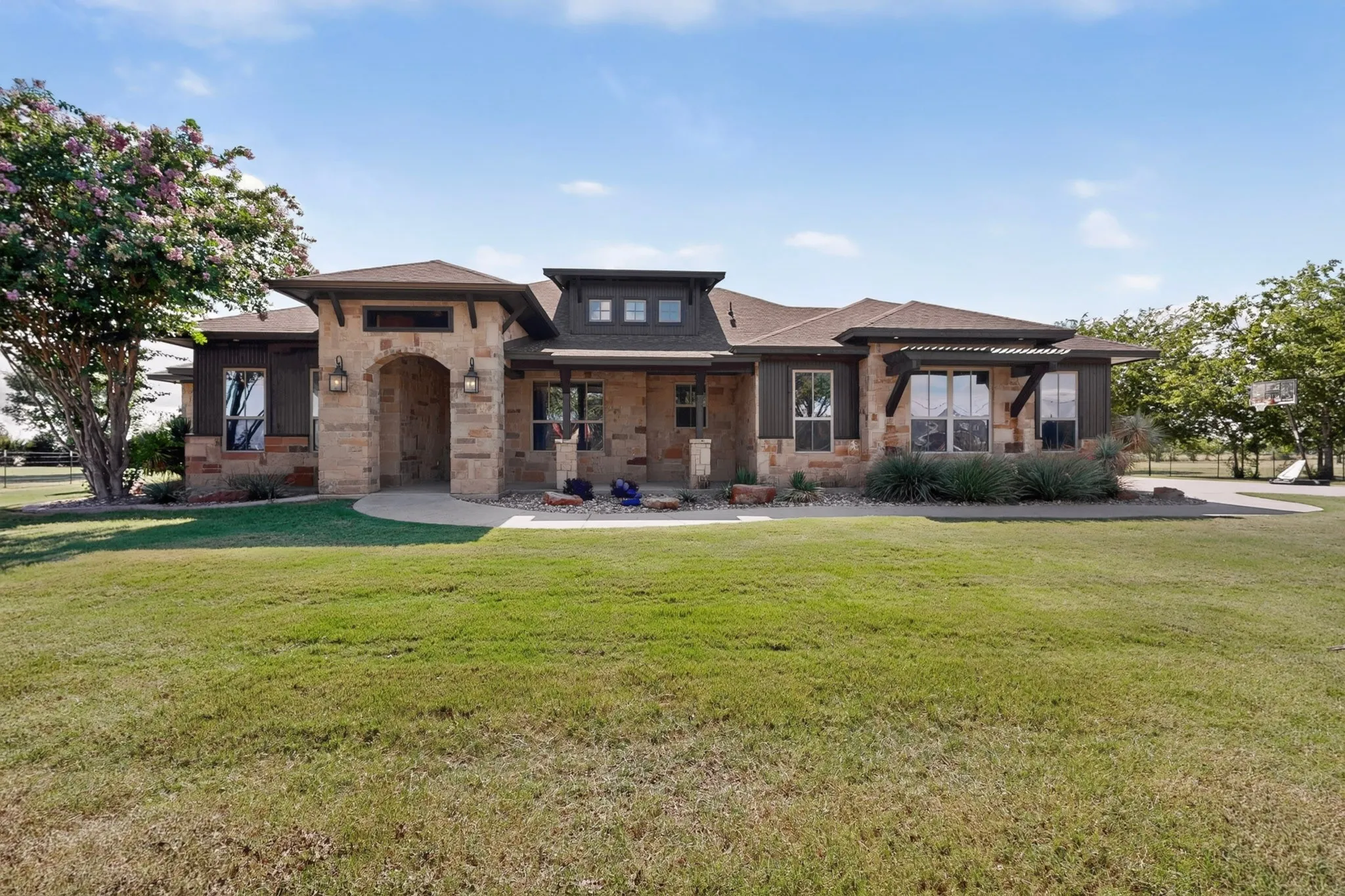 Single Family Residence For Sale in Johnson County , 10509 County Road 1001, Godley, Texas 76044, 3 Bedroom, 3 Bathroom, 4 Garage spaces, 2,951 Sqft, built in 2014, mls#21328535, Real Estate Agent in Godley, Homes For Sale in Johnson county, Homes For Sale in Godley, Realtor in Godley Texas, Real Estate Brokerage Independent Realty Texas, Luminita Cordes Realtor