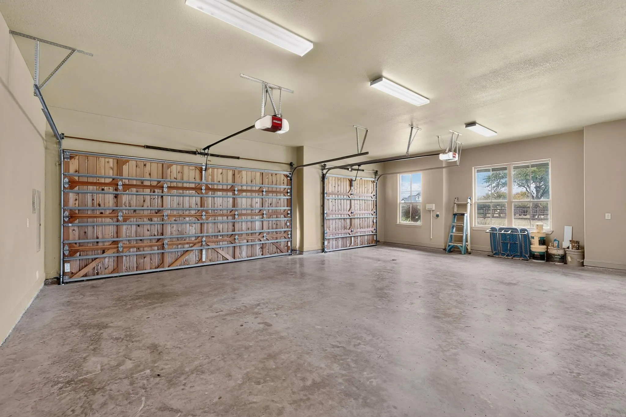 Single Family Residence For Sale in Johnson County , 10509 County Road 1001, Godley, Texas 76044, 3 Bedroom, 3 Bathroom, 4 Garage spaces, 2,951 Sqft, built in 2014, mls#21328535, Real Estate Agent in Godley, Homes For Sale in Johnson county, Homes For Sale in Godley, Realtor in Godley Texas, Real Estate Brokerage Independent Realty Texas, Luminita Cordes Realtor